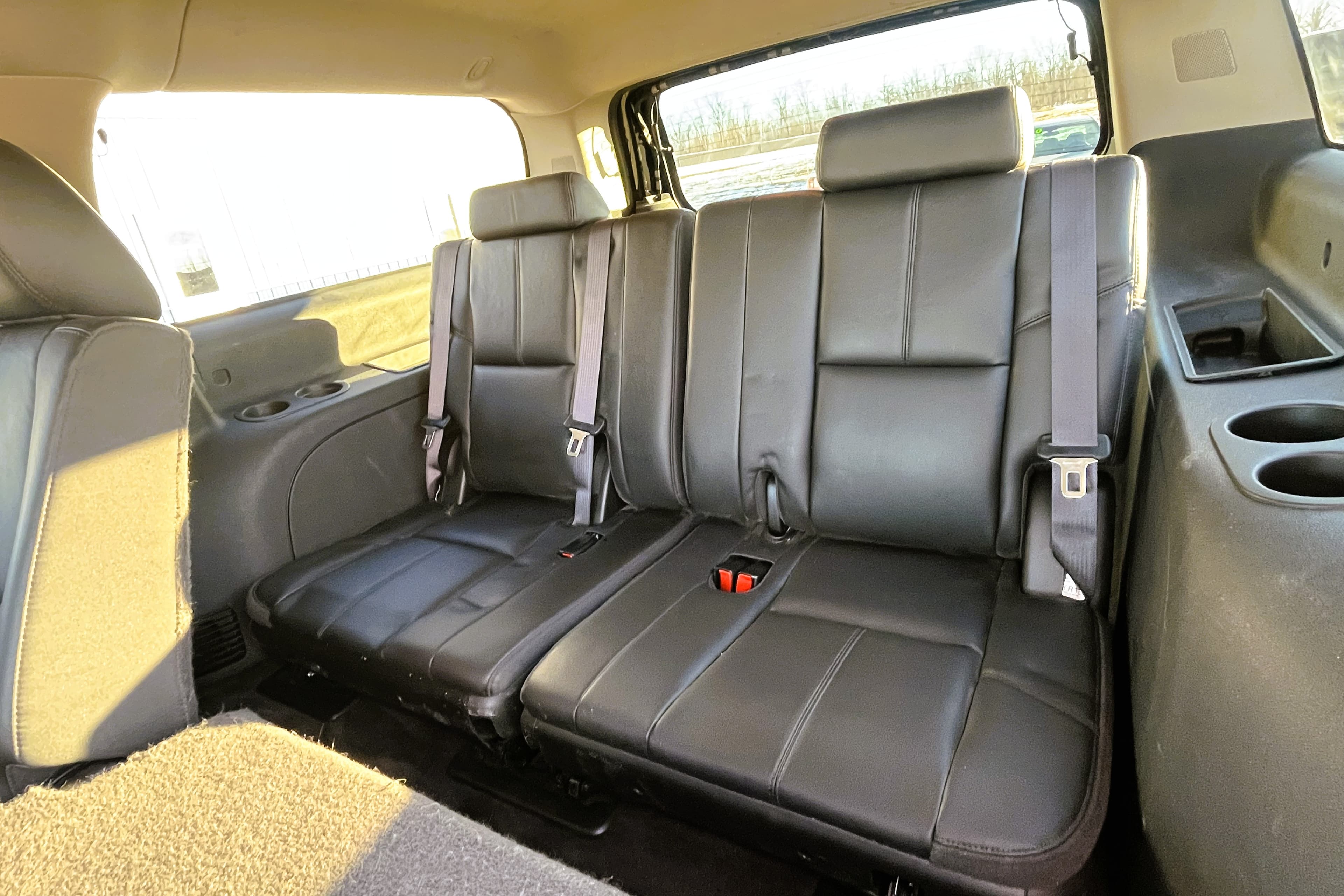 2014 Chevrolet Suburban view 15