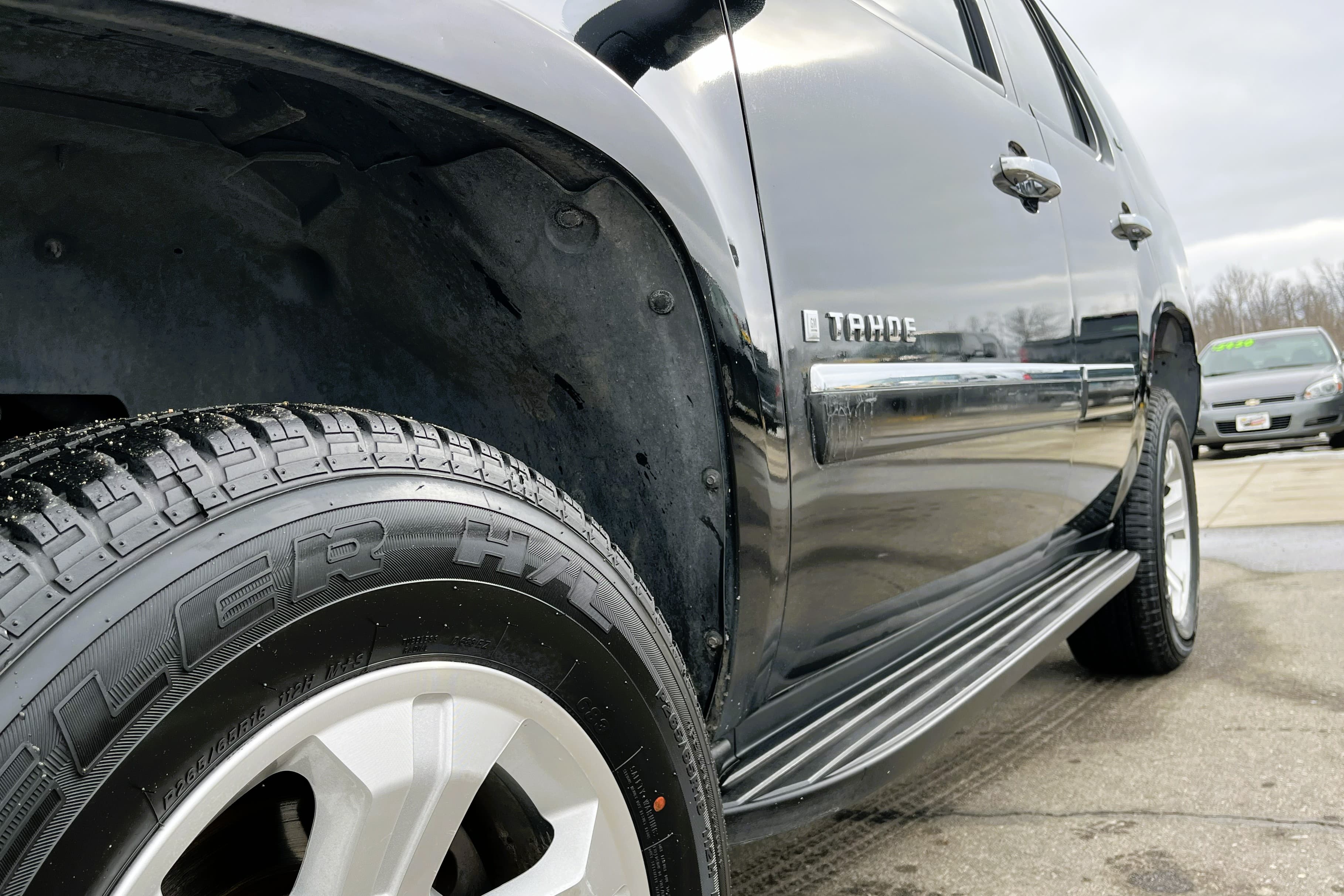 2009 Chevrolet  Tahoe view 4