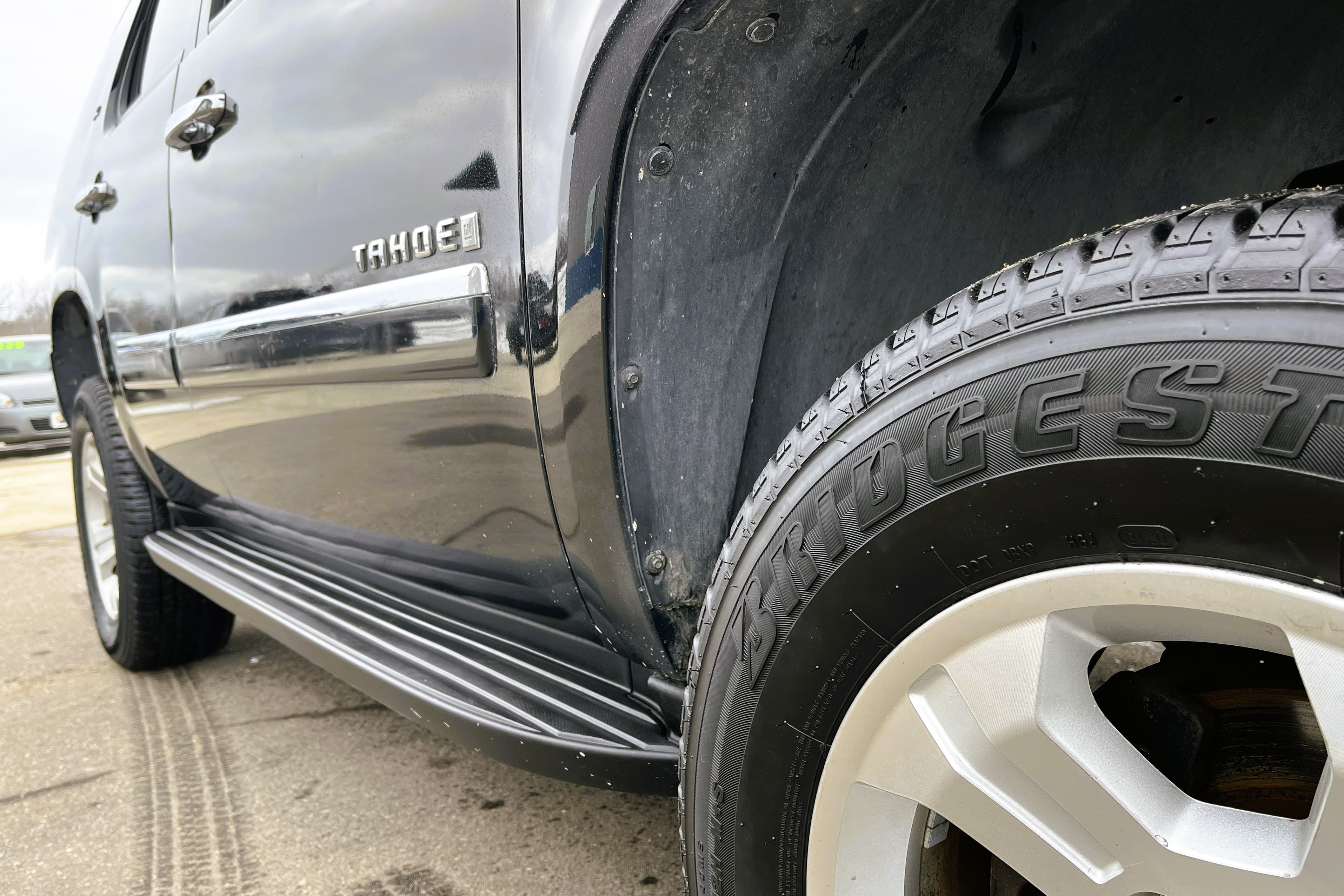 2009 Chevrolet  Tahoe view 5