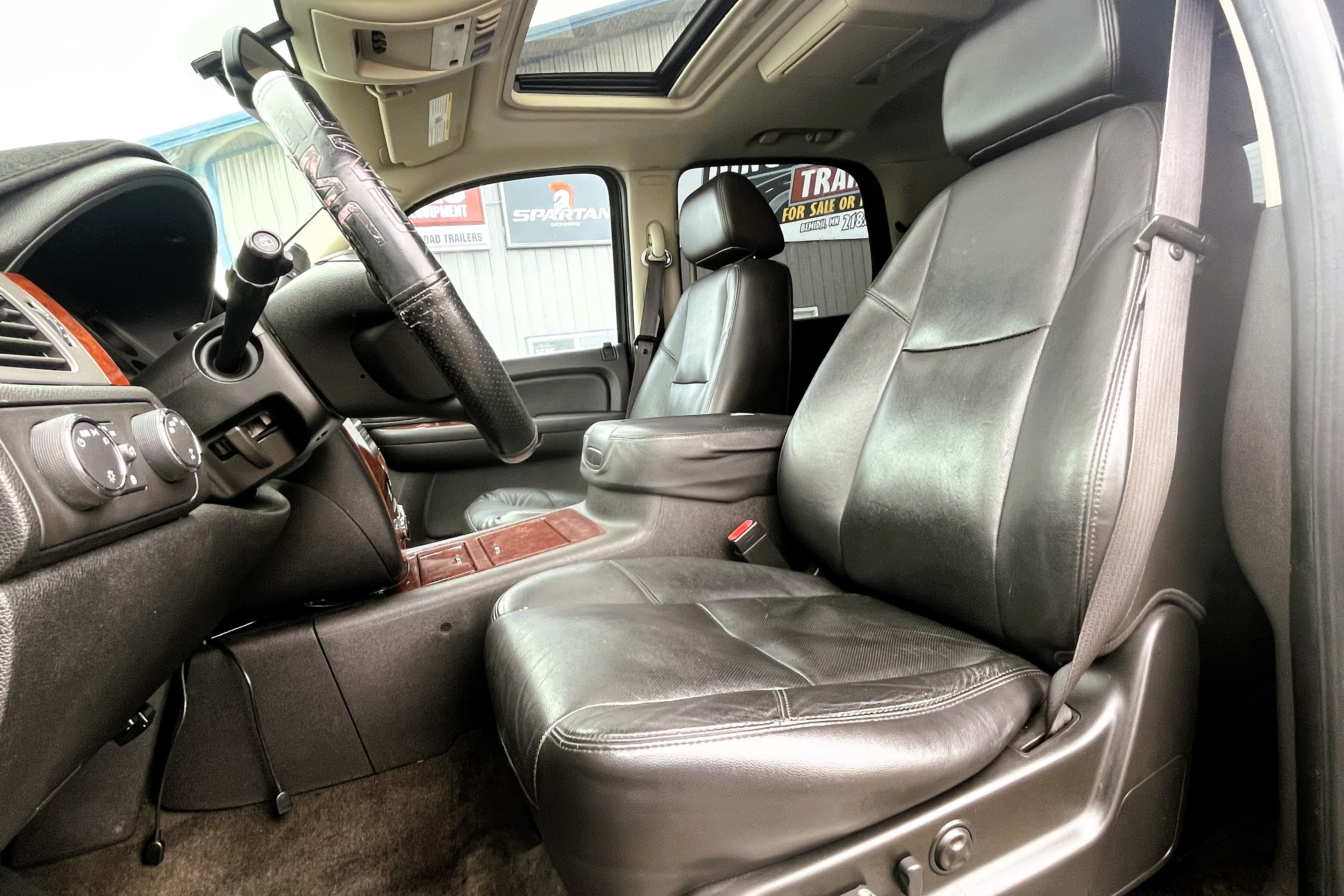 2009 Chevrolet  Tahoe view 14