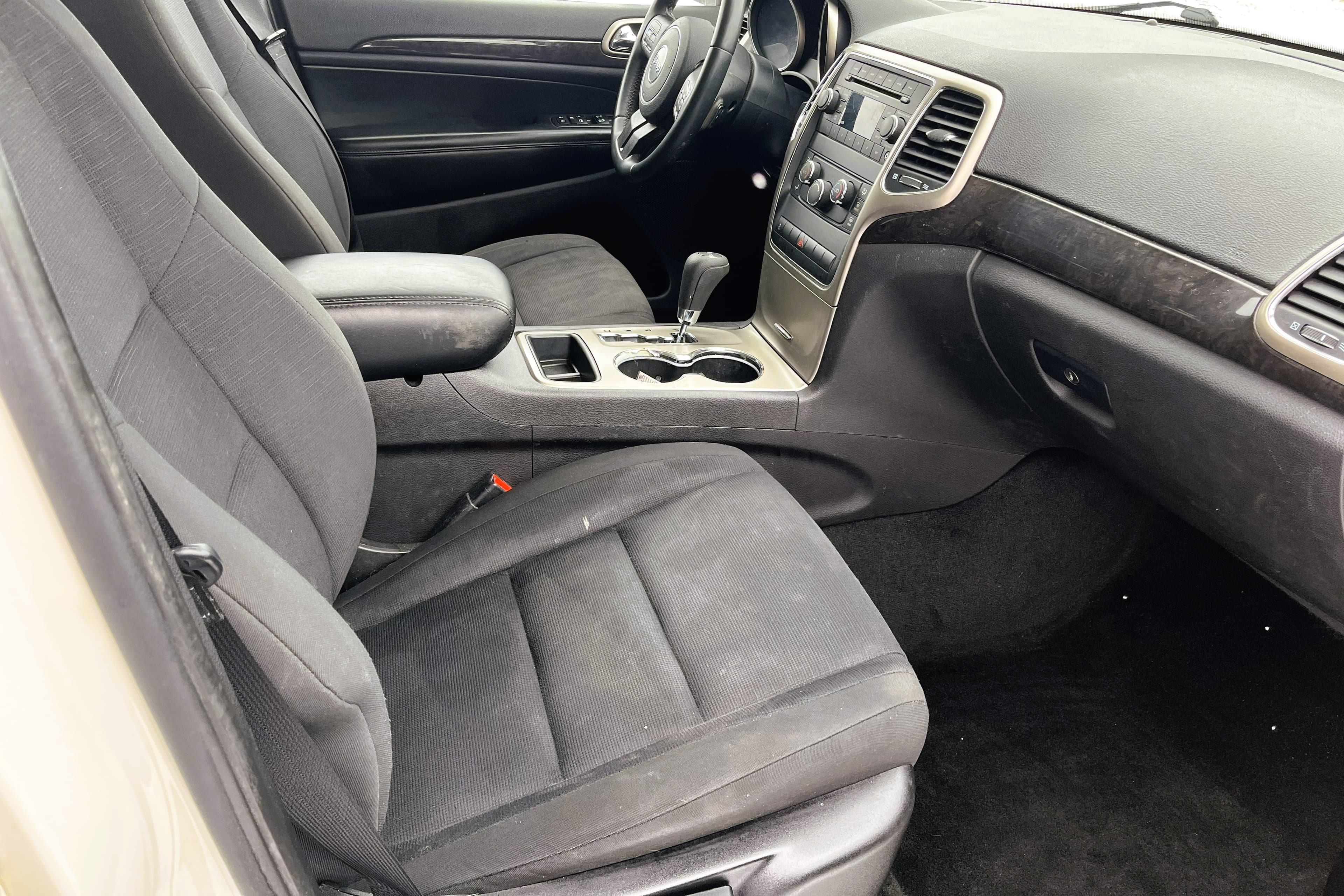 2012 Jeep  Grand Cherokee  view 16