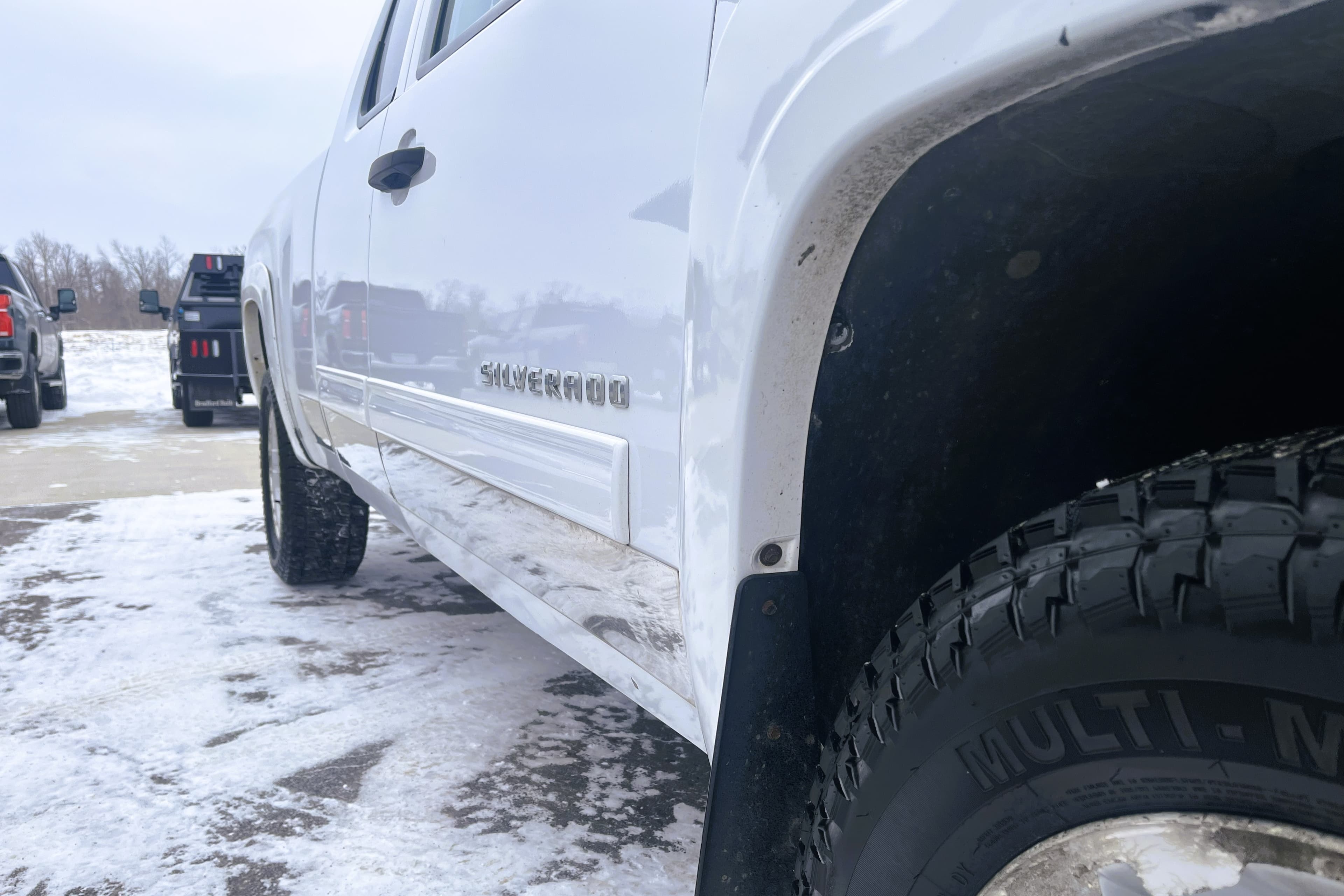 2012 Chevrolet  Silverado view 6