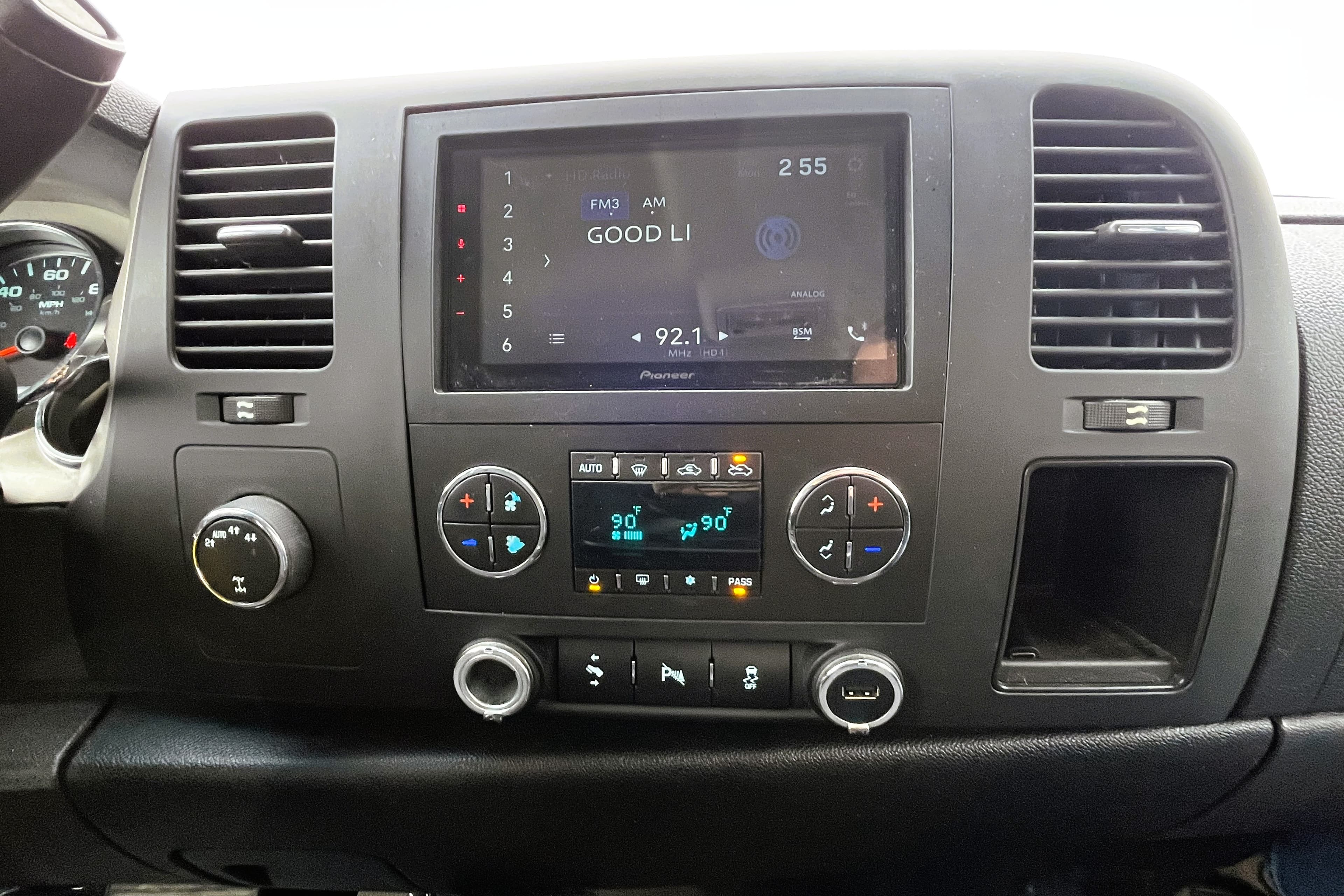 2012 Chevrolet  Silverado view 18