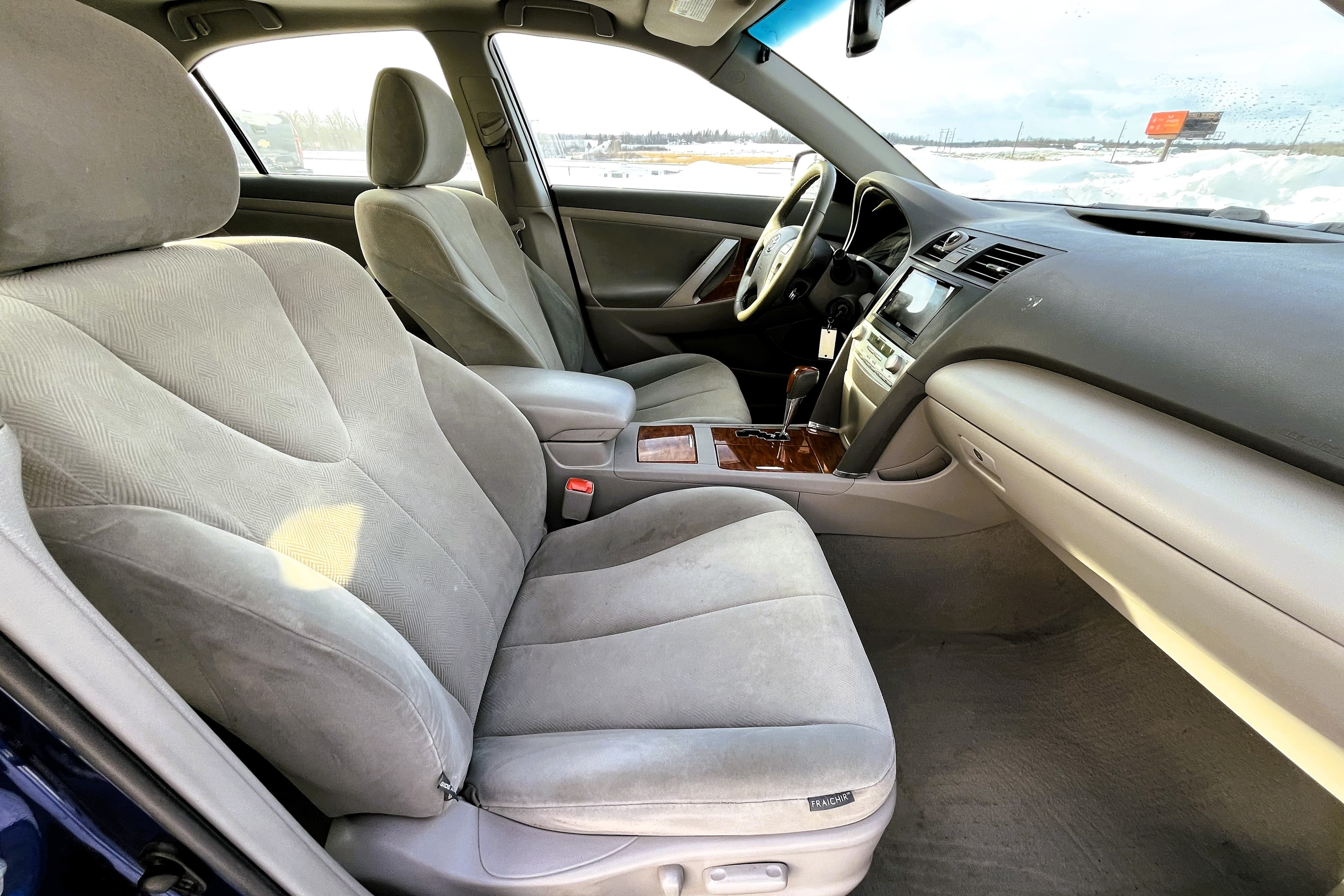 2009 Toyota  Camry view 19