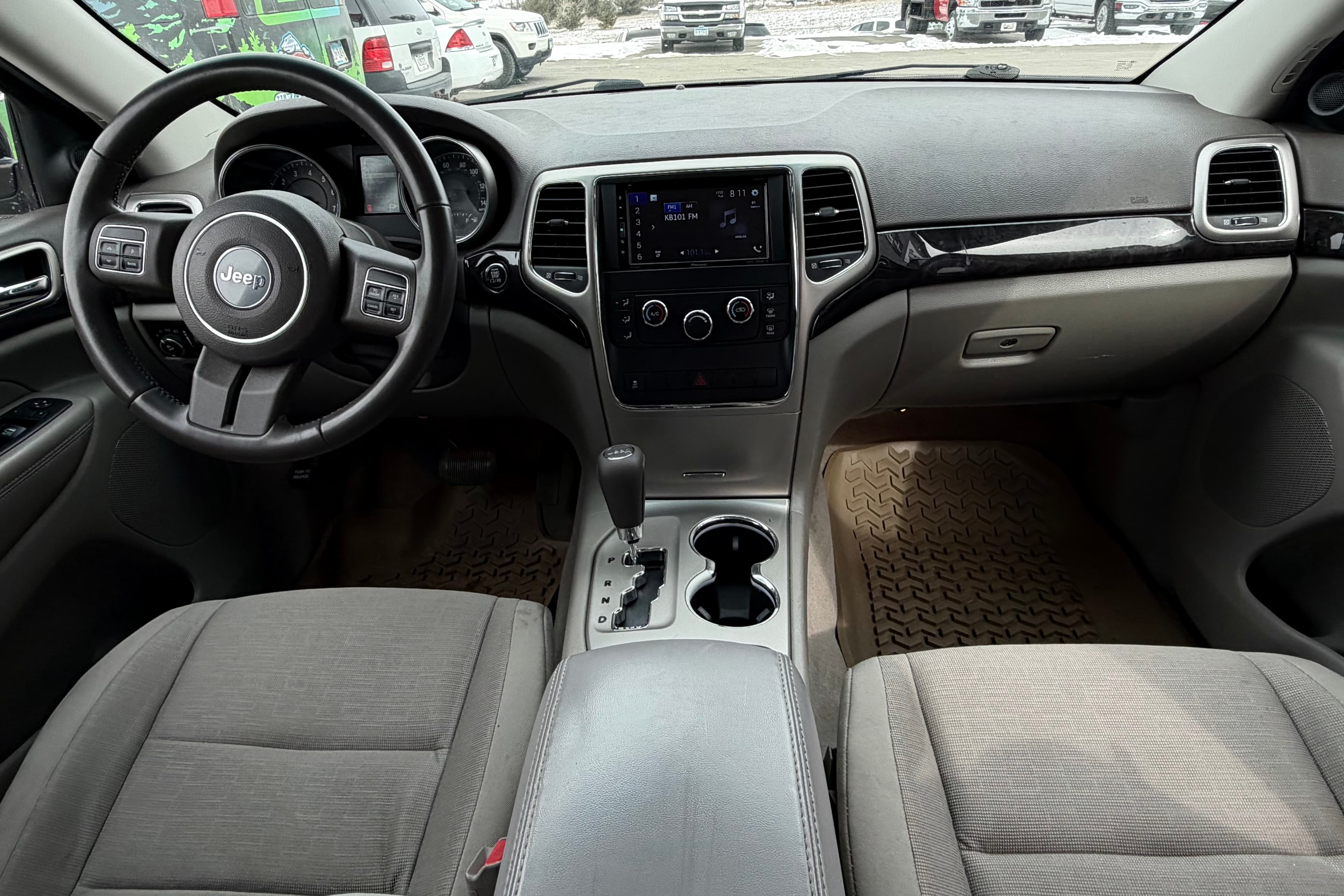 2012 Jeep Grand Cherokee  view 7