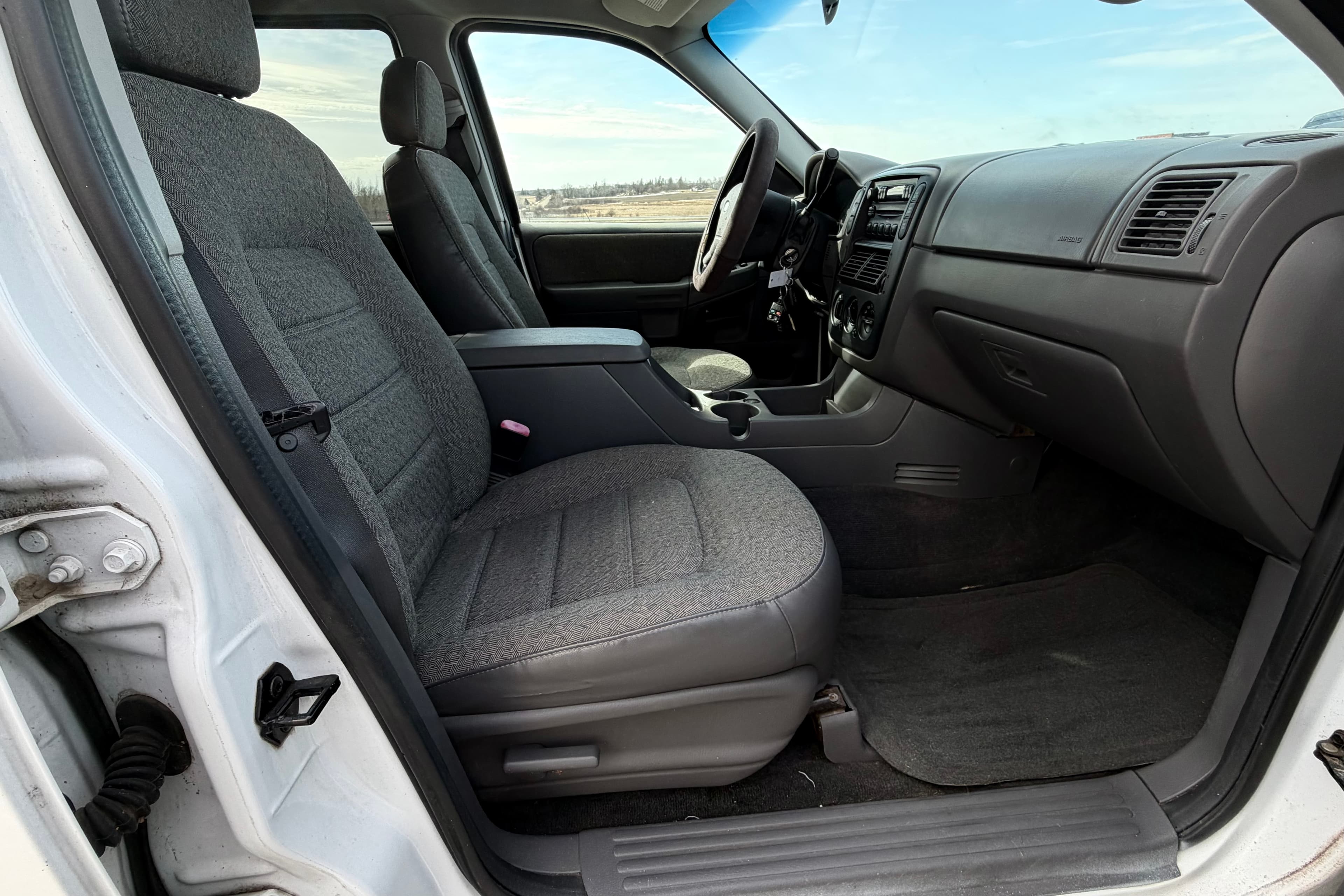 2005 FORD Explorer view 5