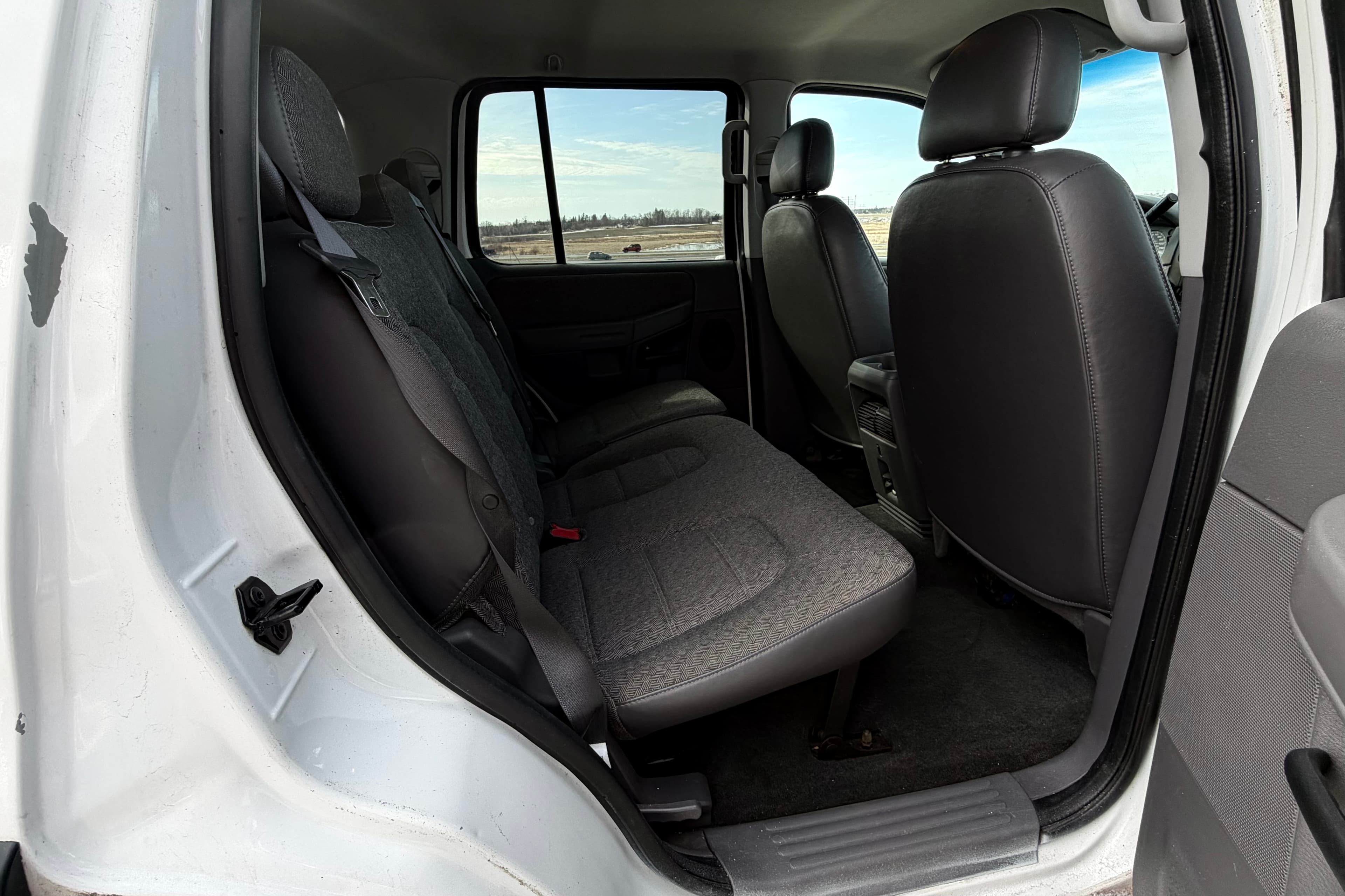 2005 FORD Explorer view 6