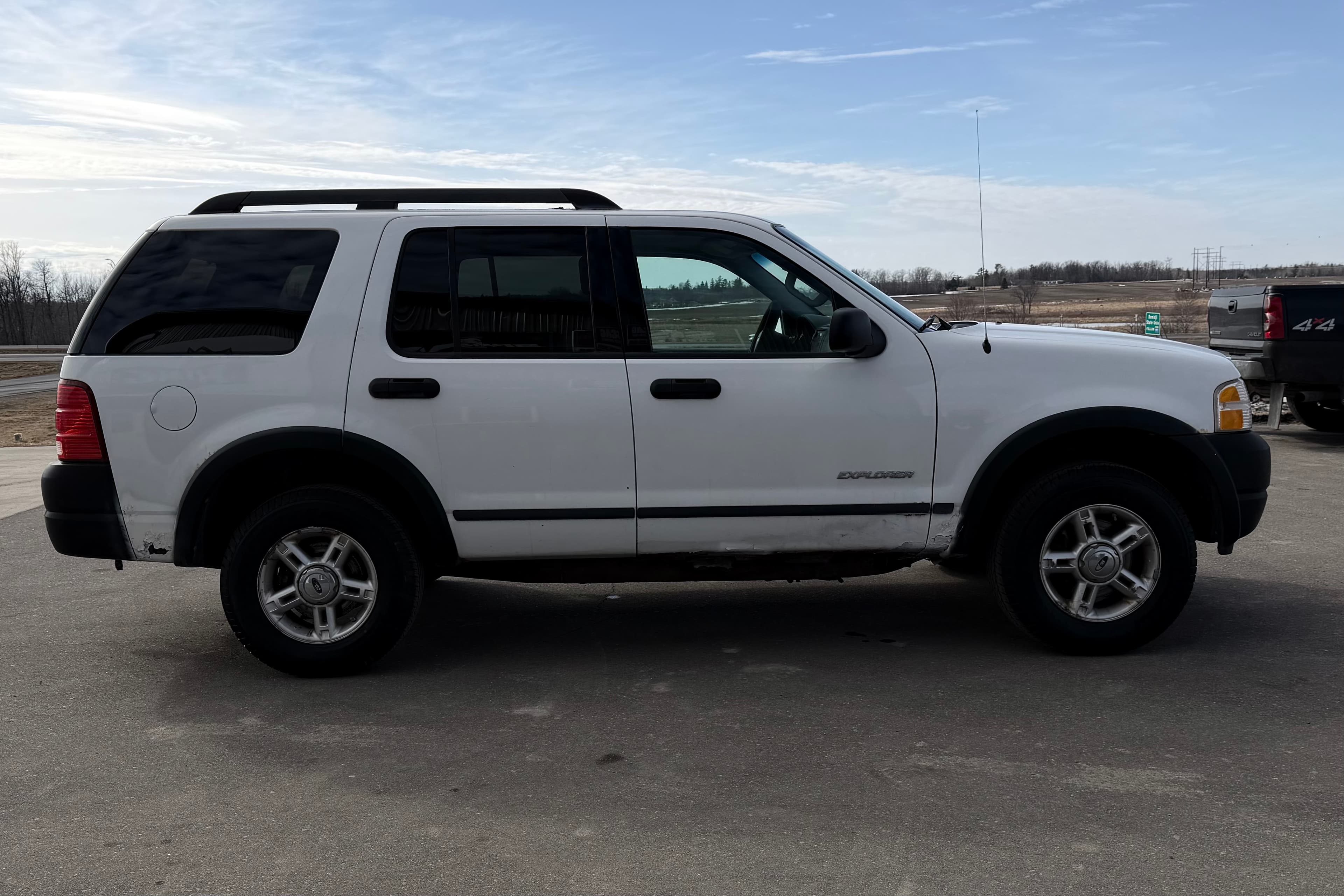 2005 FORD Explorer view 11