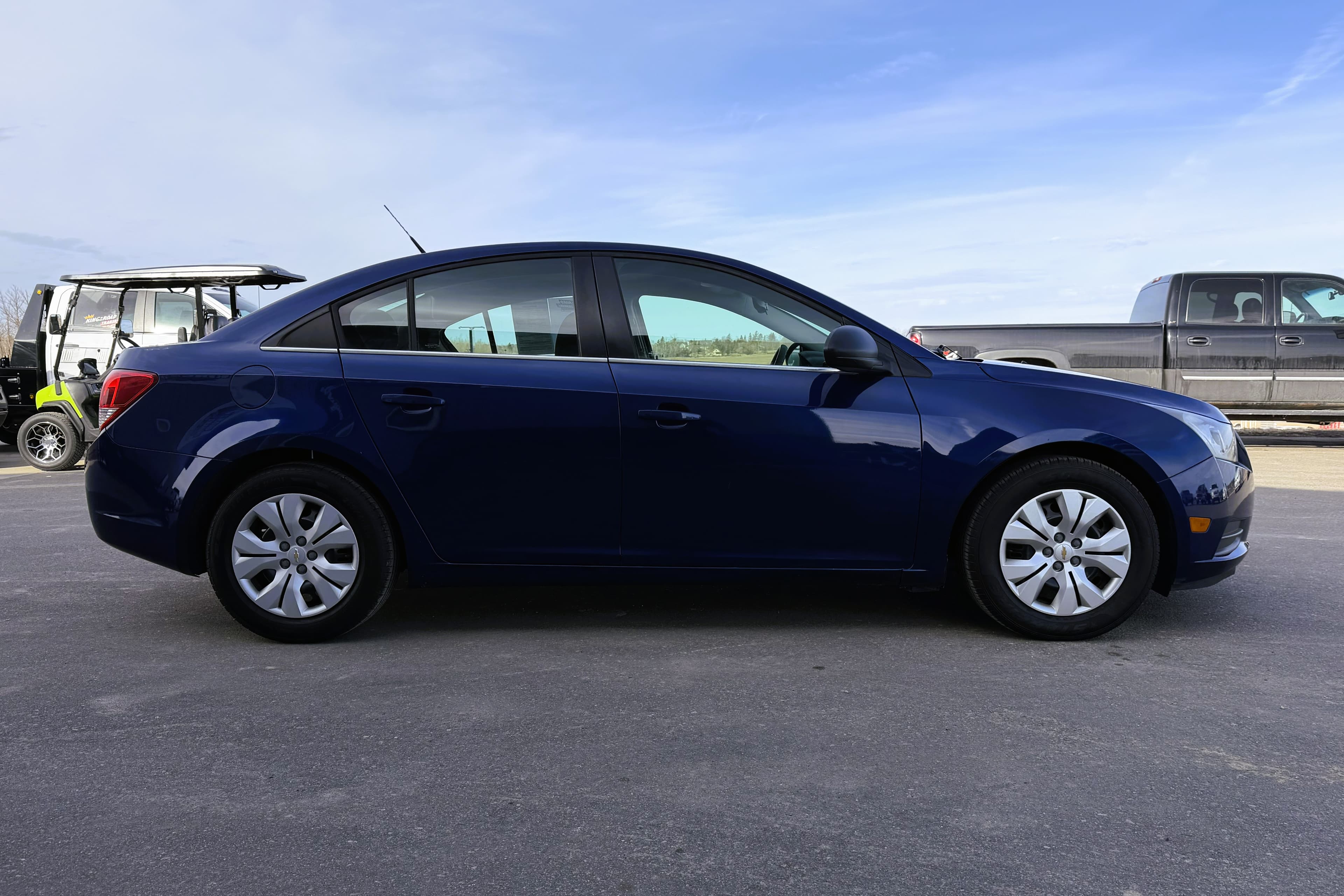 2012 Chevrolet Cruze LS view 6
