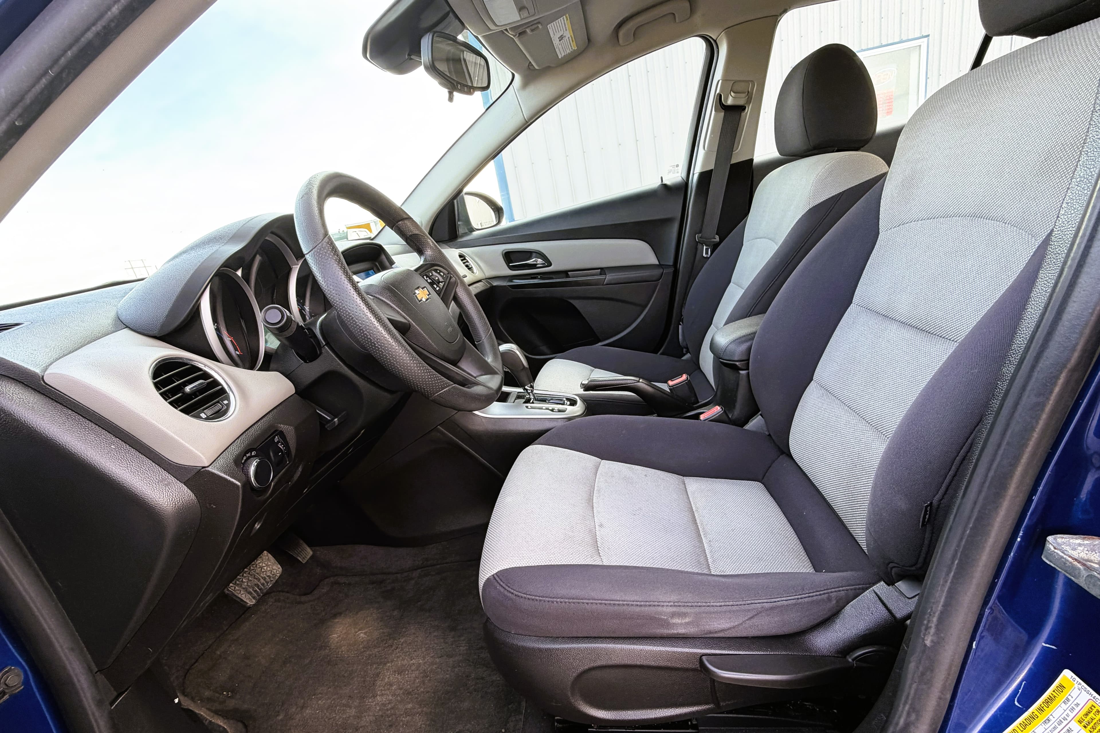 2012 Chevrolet Cruze LS view 14