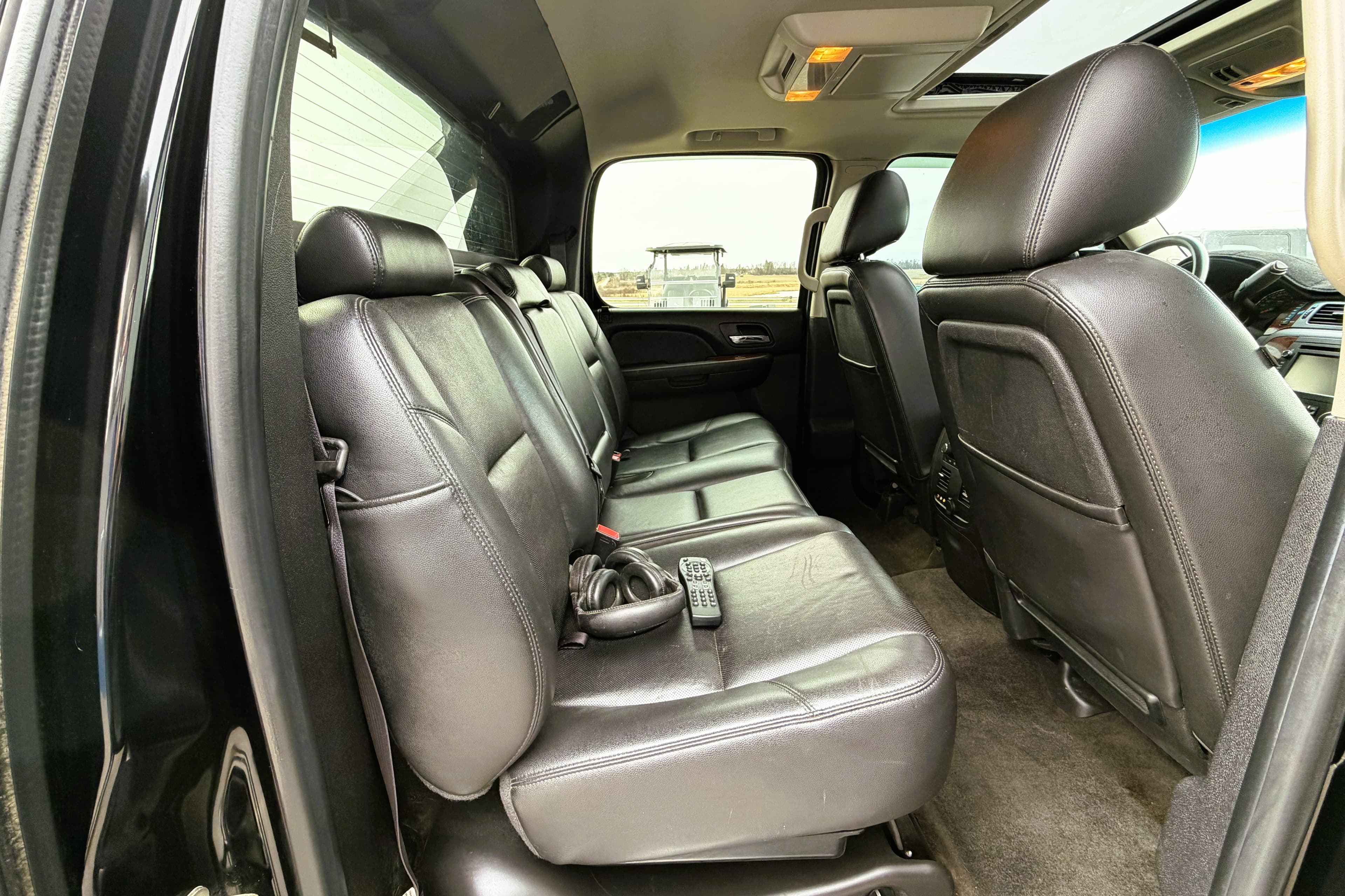 2013 Chevrolet Avalanche view 17