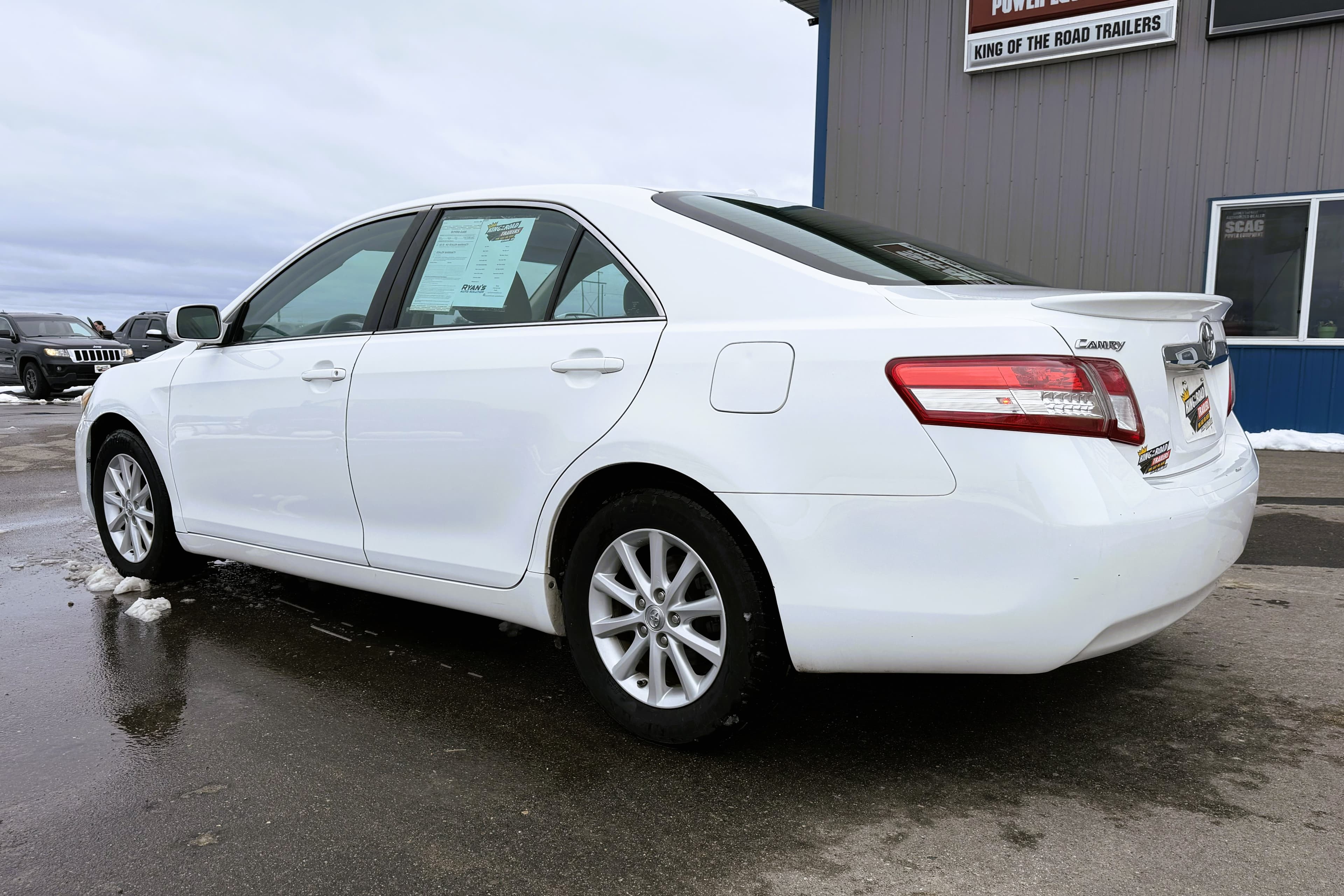 2011 Toyota Camry XLE view 5