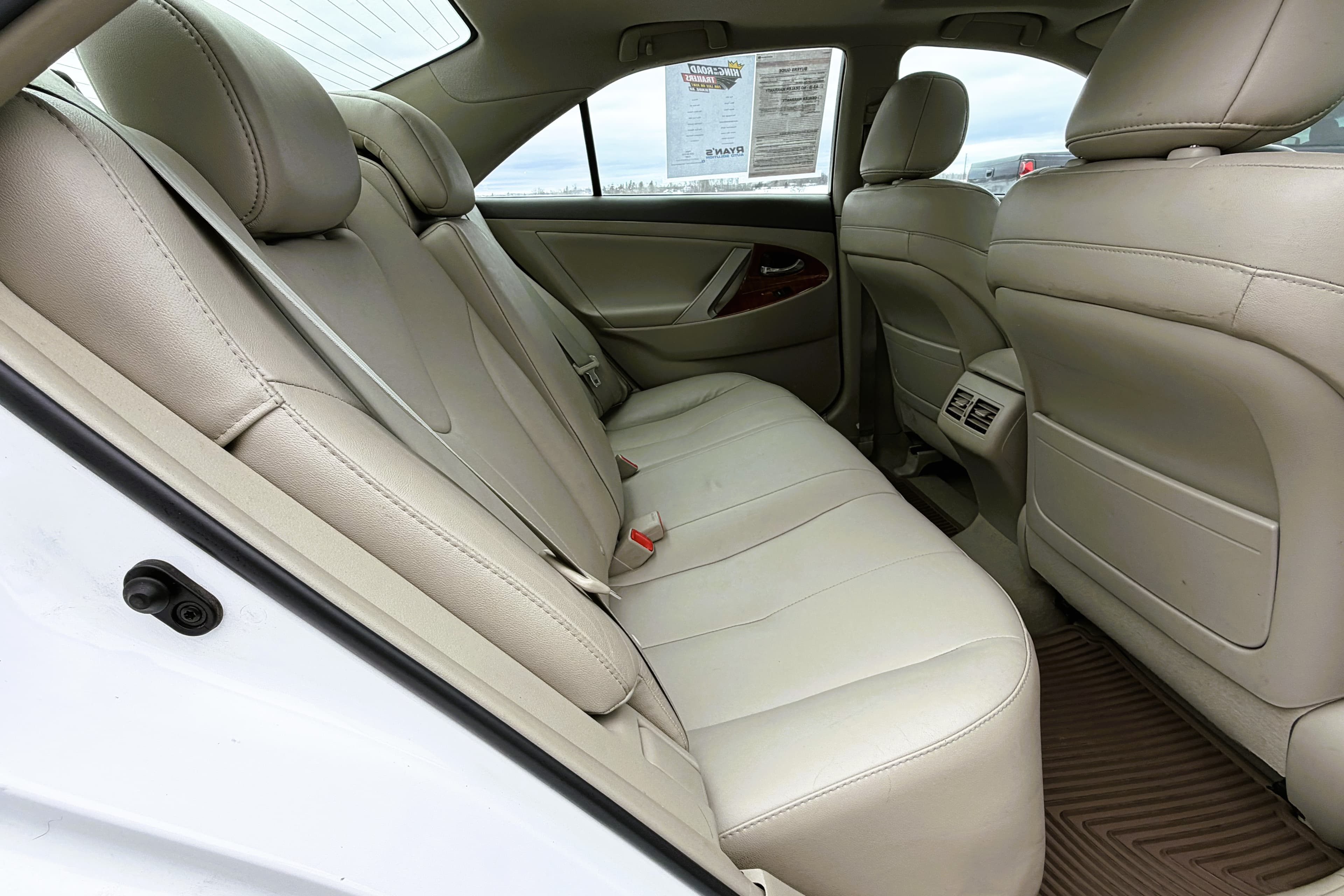 2011 Toyota Camry XLE view 14