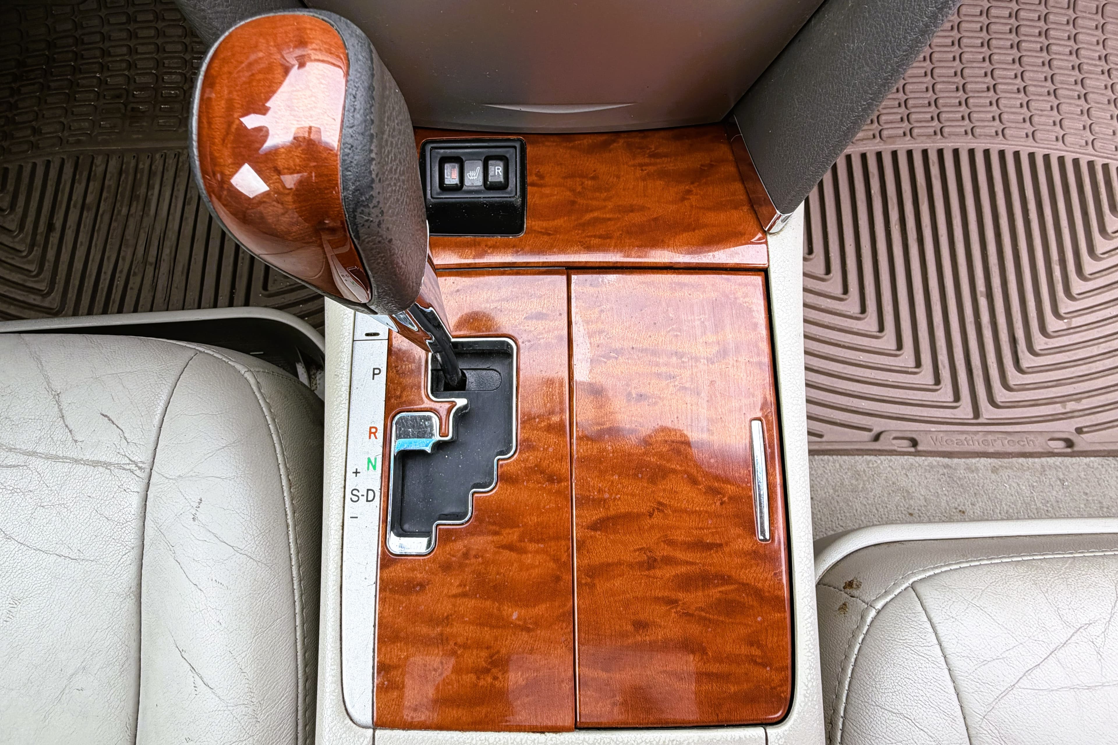 2011 Toyota Camry XLE view 17