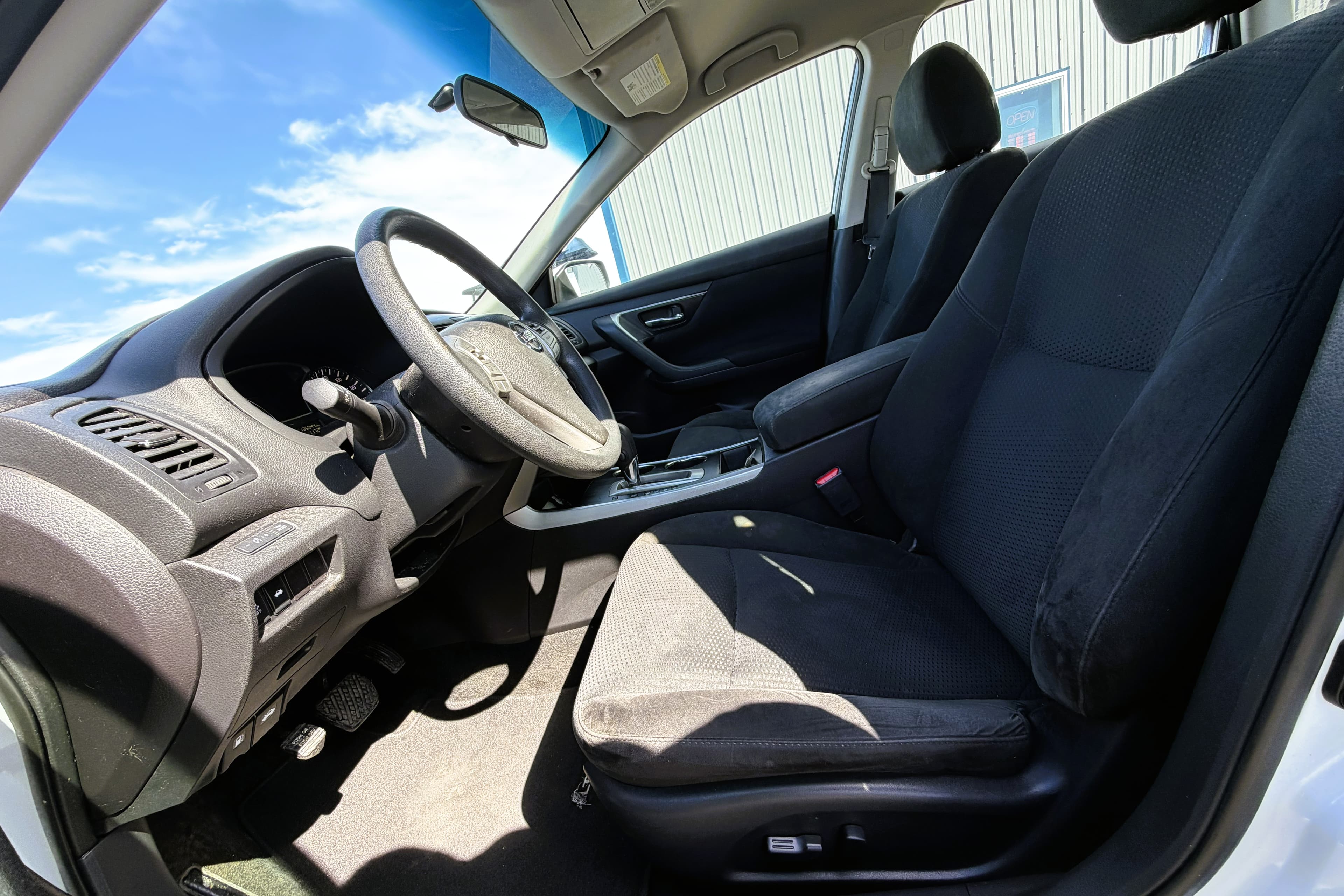 2015 Nissan Altima S view 10