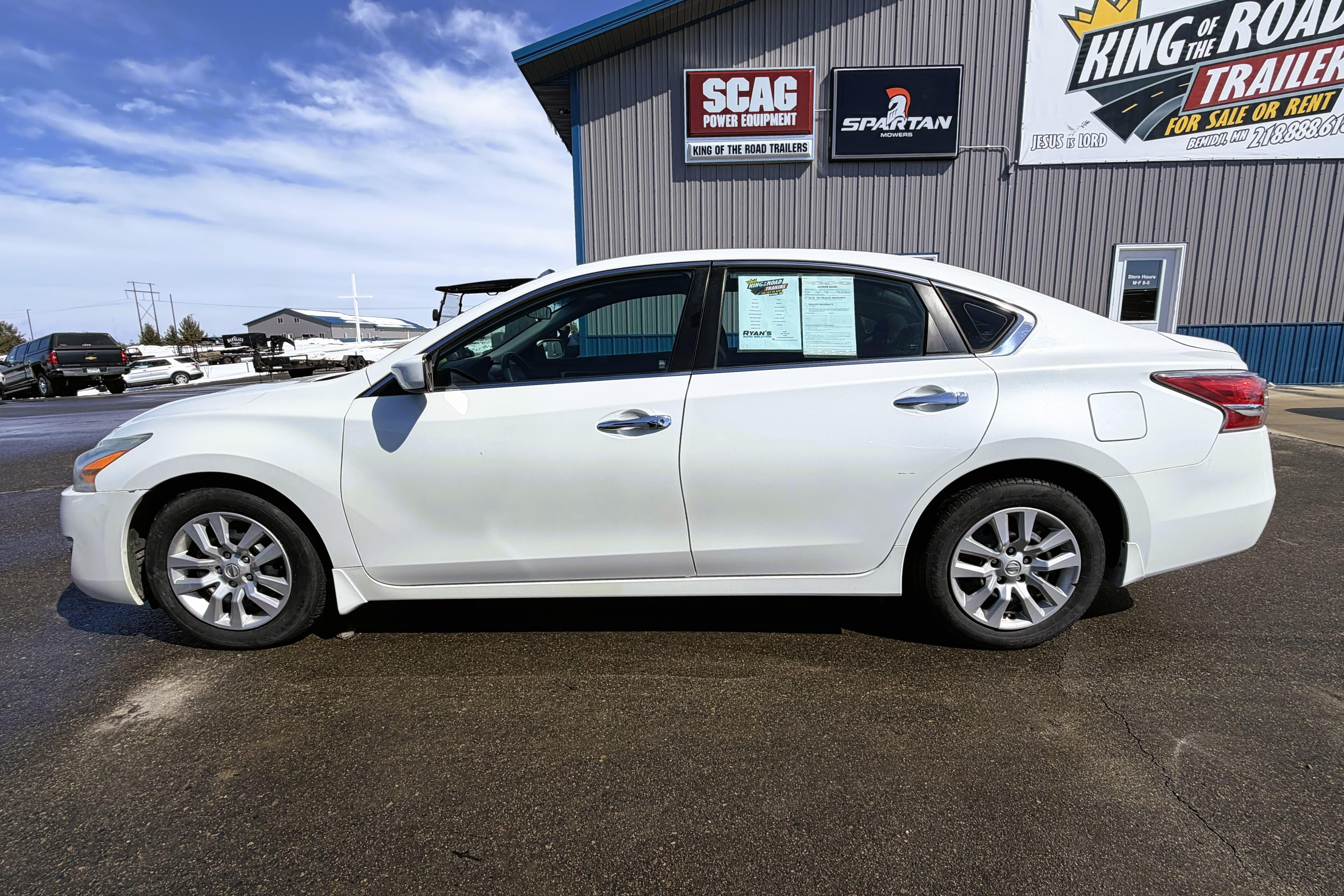 2015 Nissan Altima S view 3