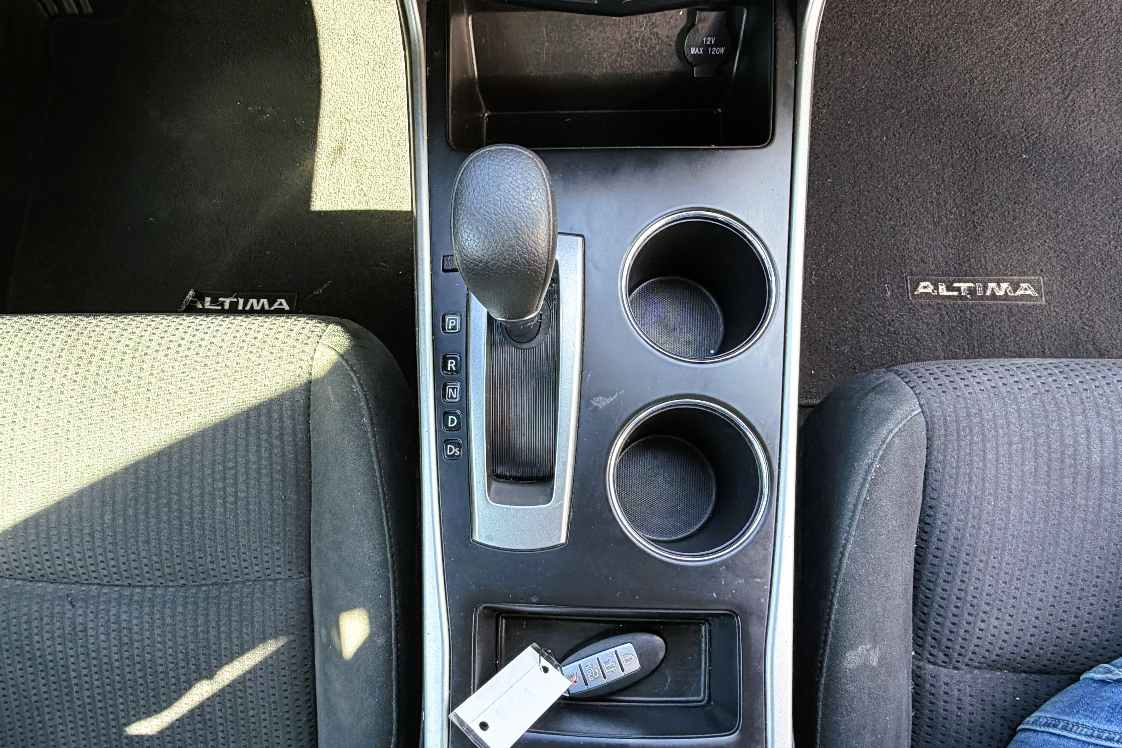 2015 Nissan Altima S view 18