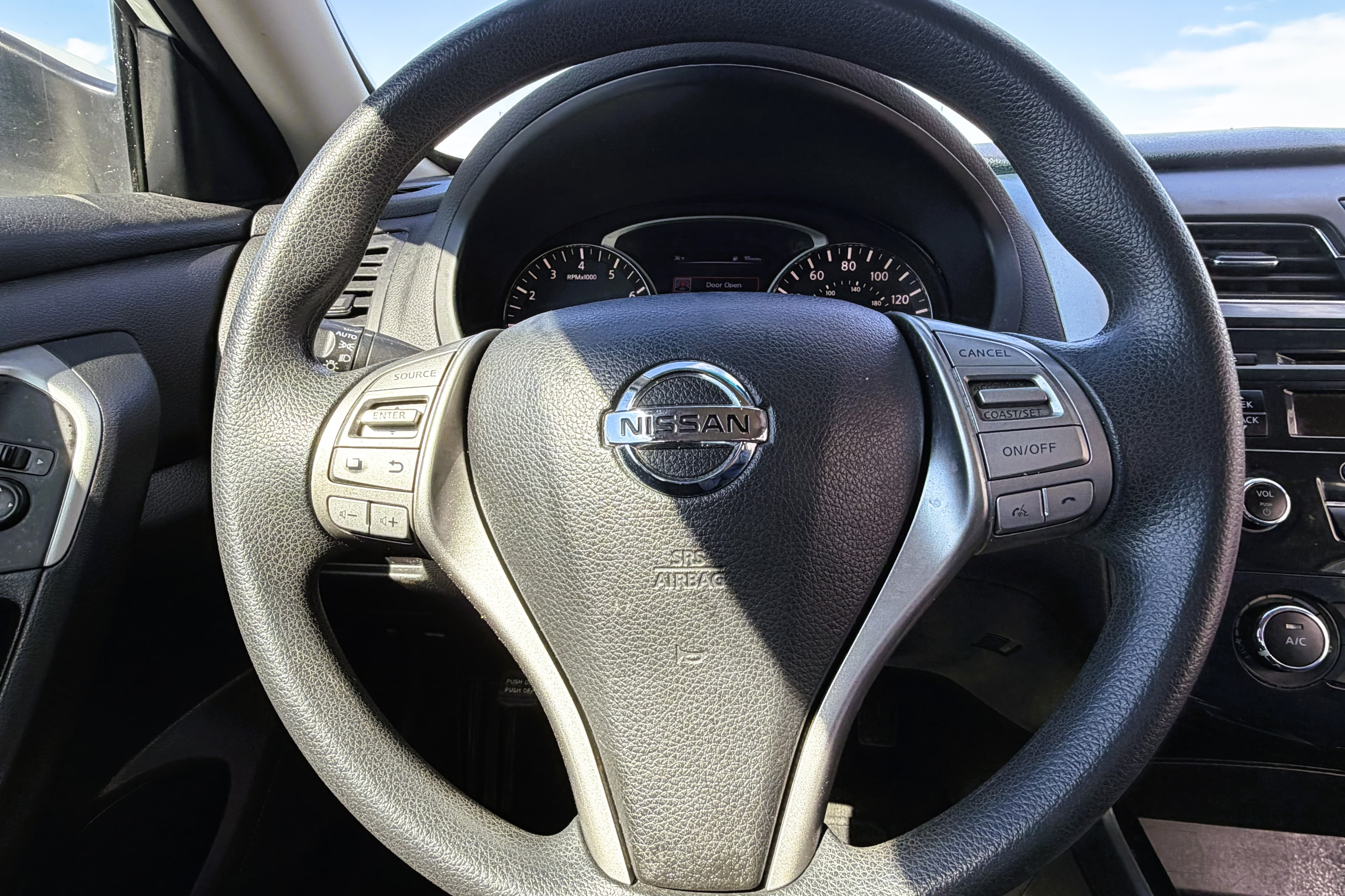 2015 Nissan Altima S view 19