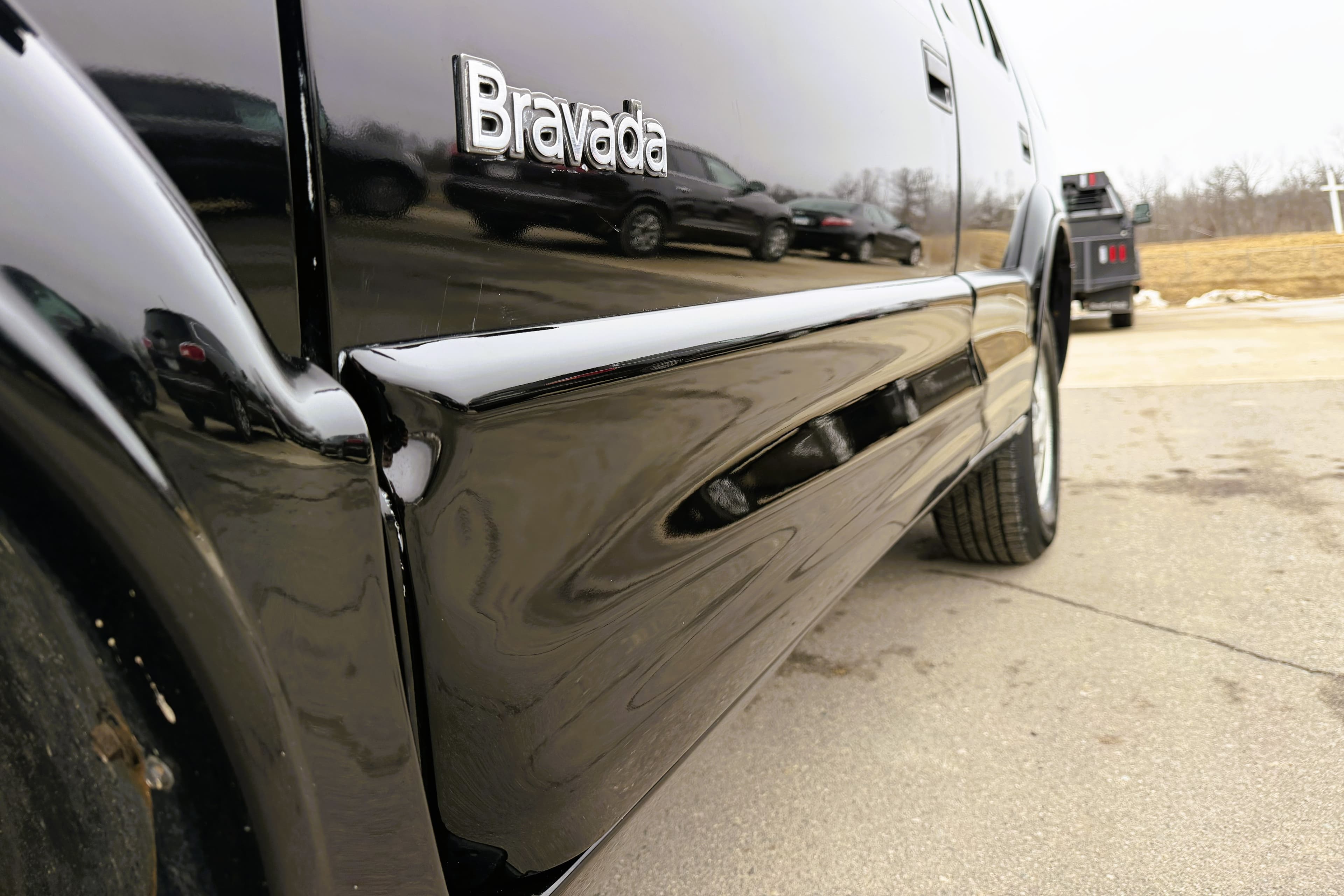 2001 Oldsmobile  Bravada  view 4