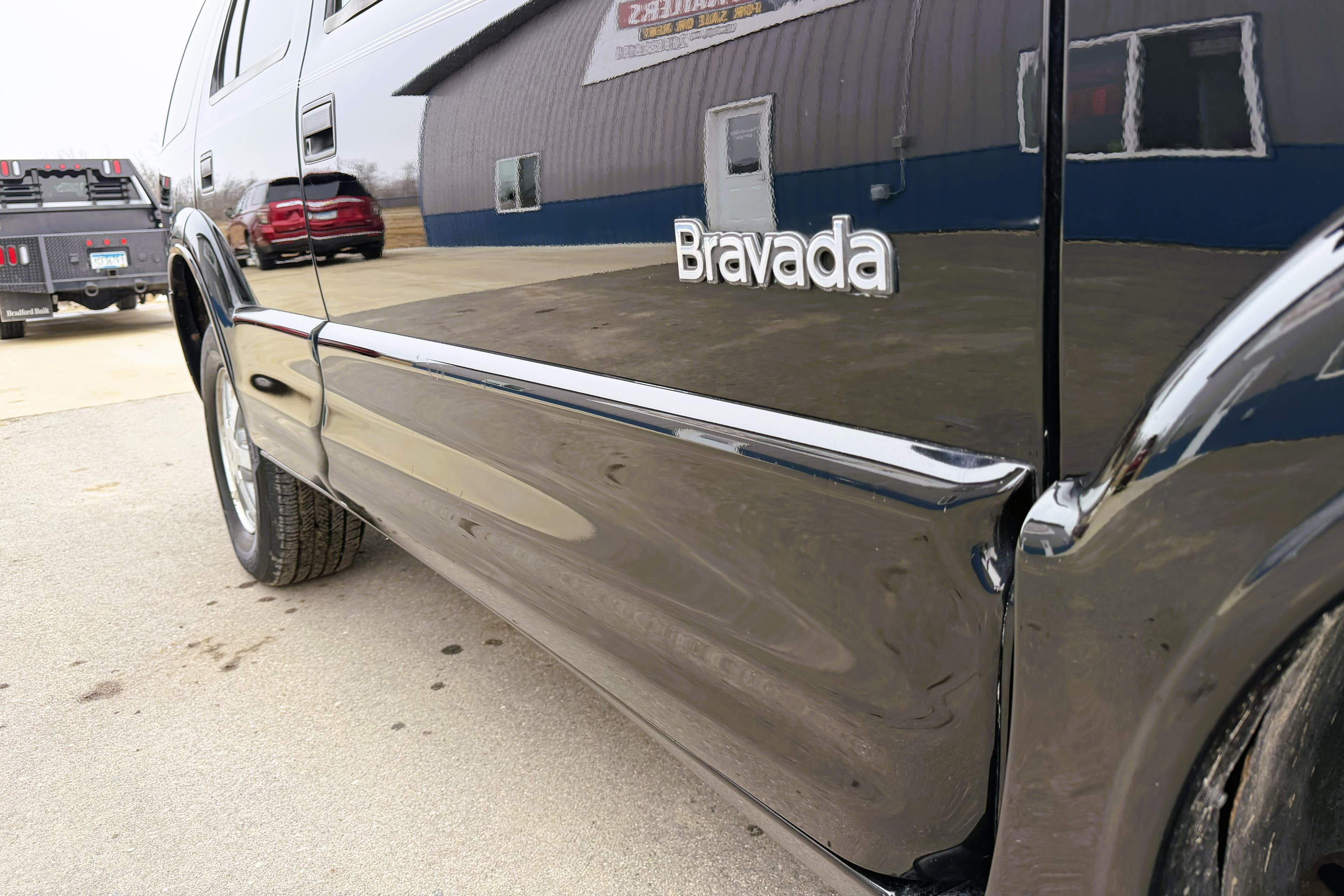 2001 Oldsmobile  Bravada  view 5