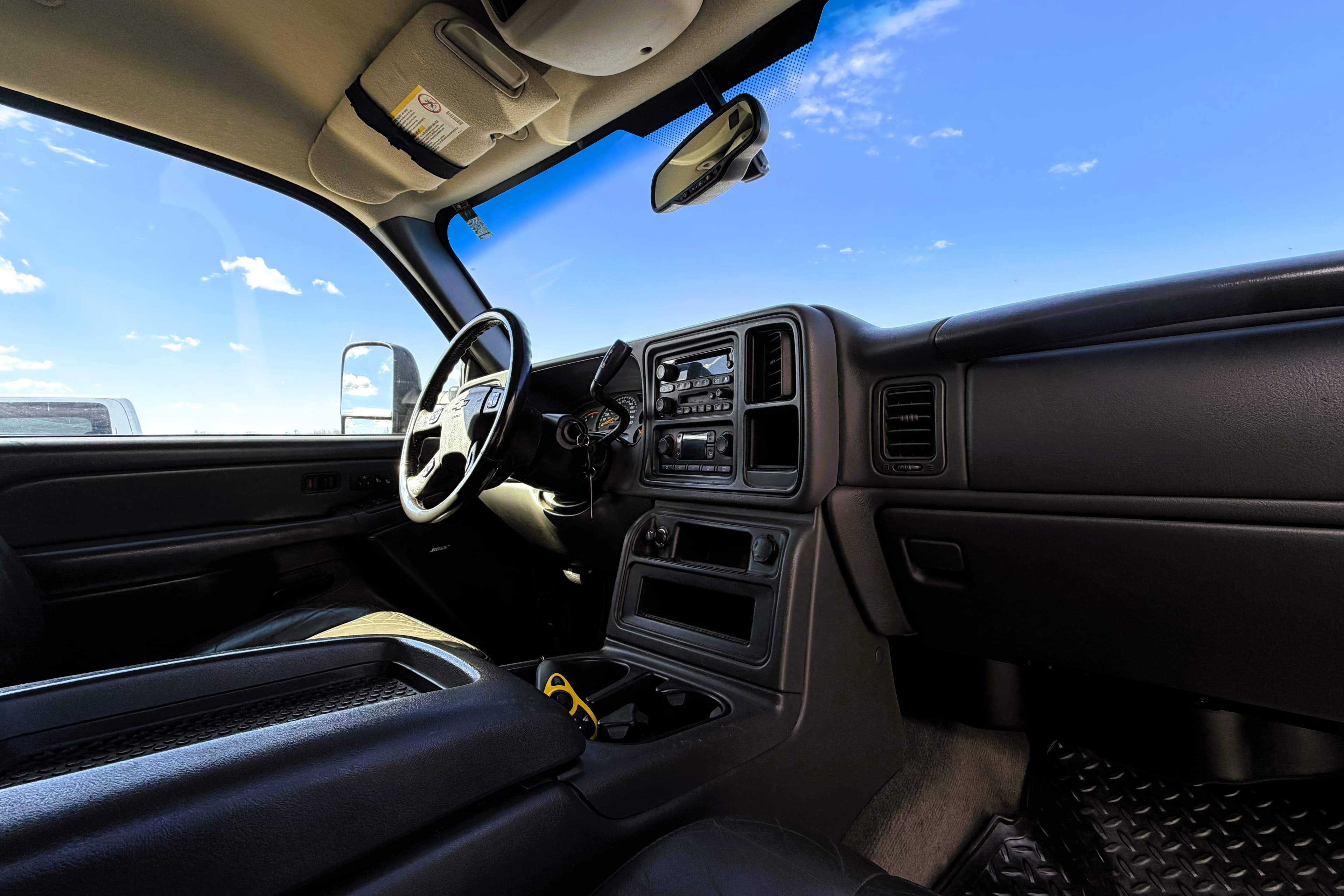 2004 Chevrolet Silverado 2500HD LT view 21