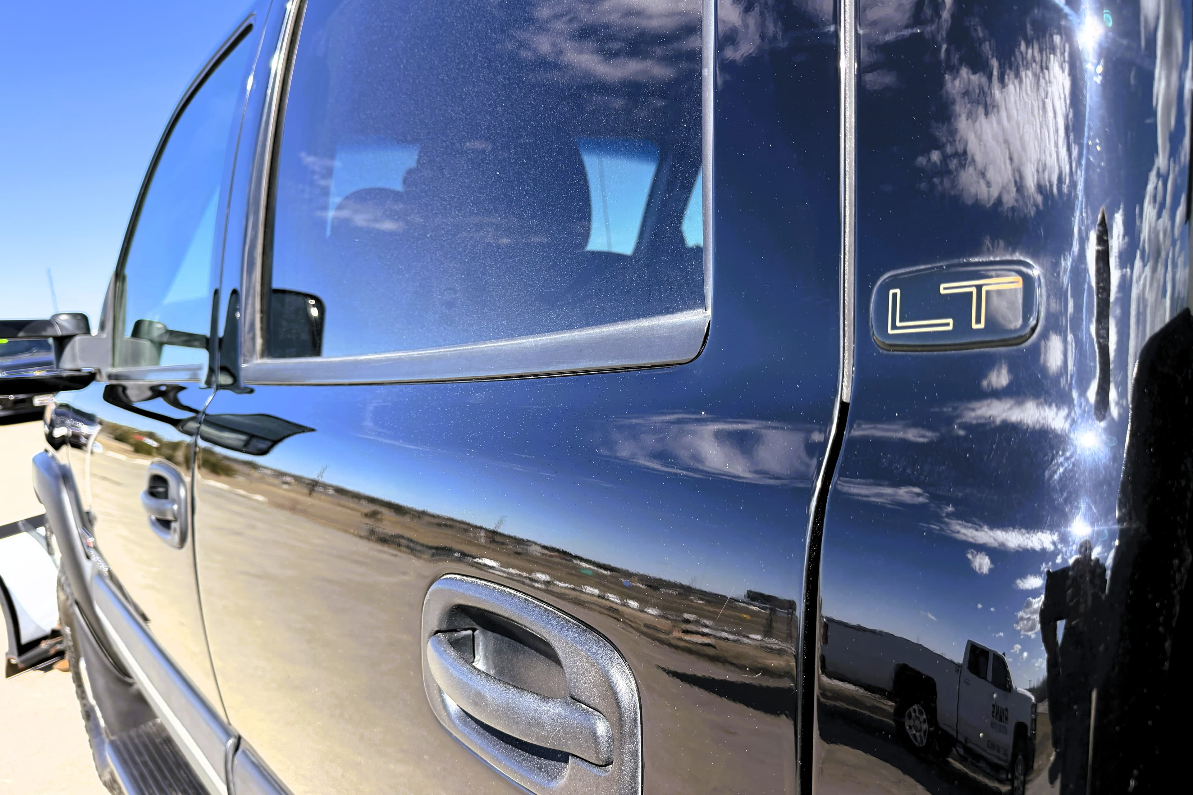 2004 Chevrolet Silverado 2500HD LT view 11