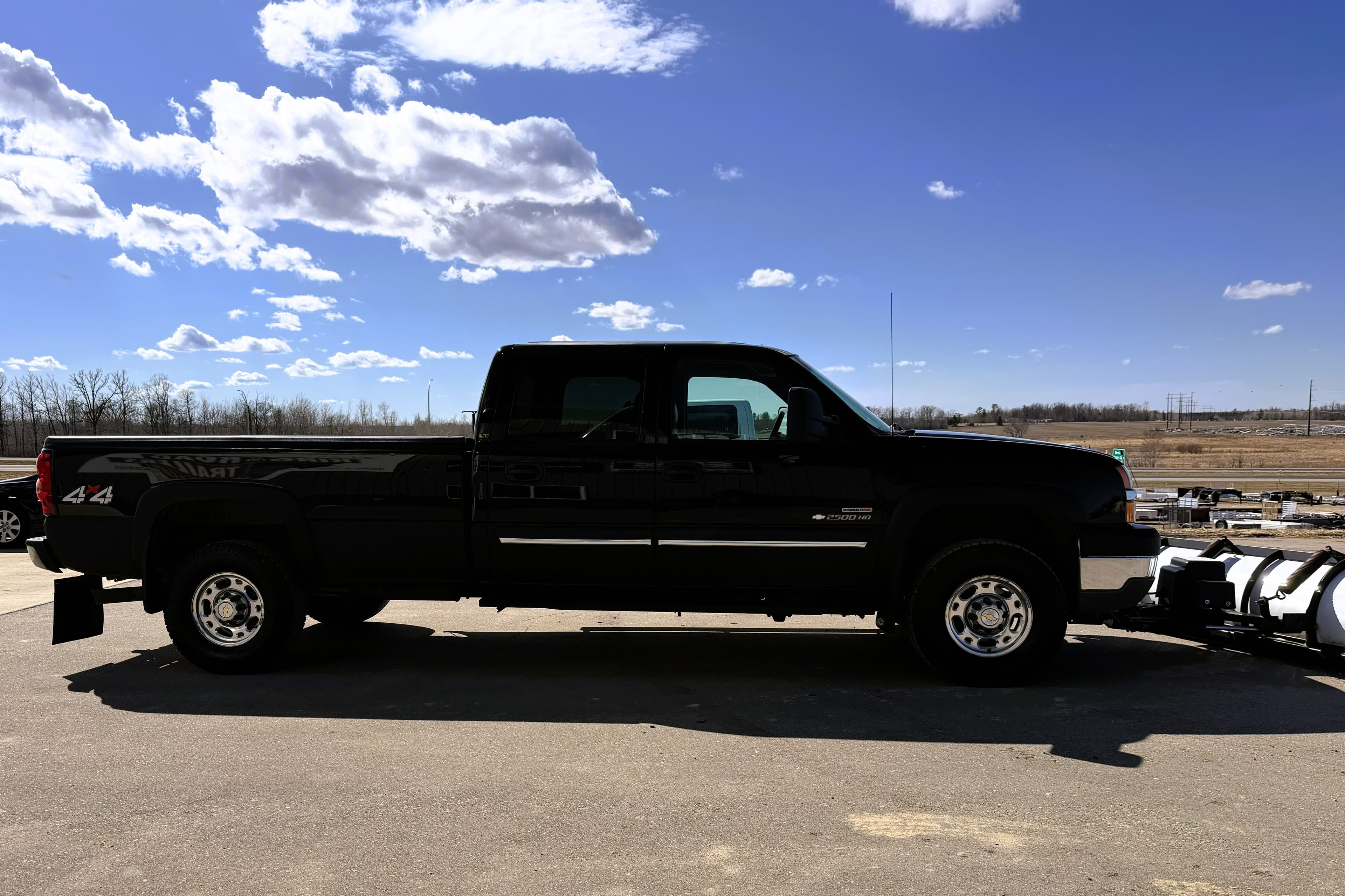 2004 Chevrolet Silverado 2500HD LT view 6