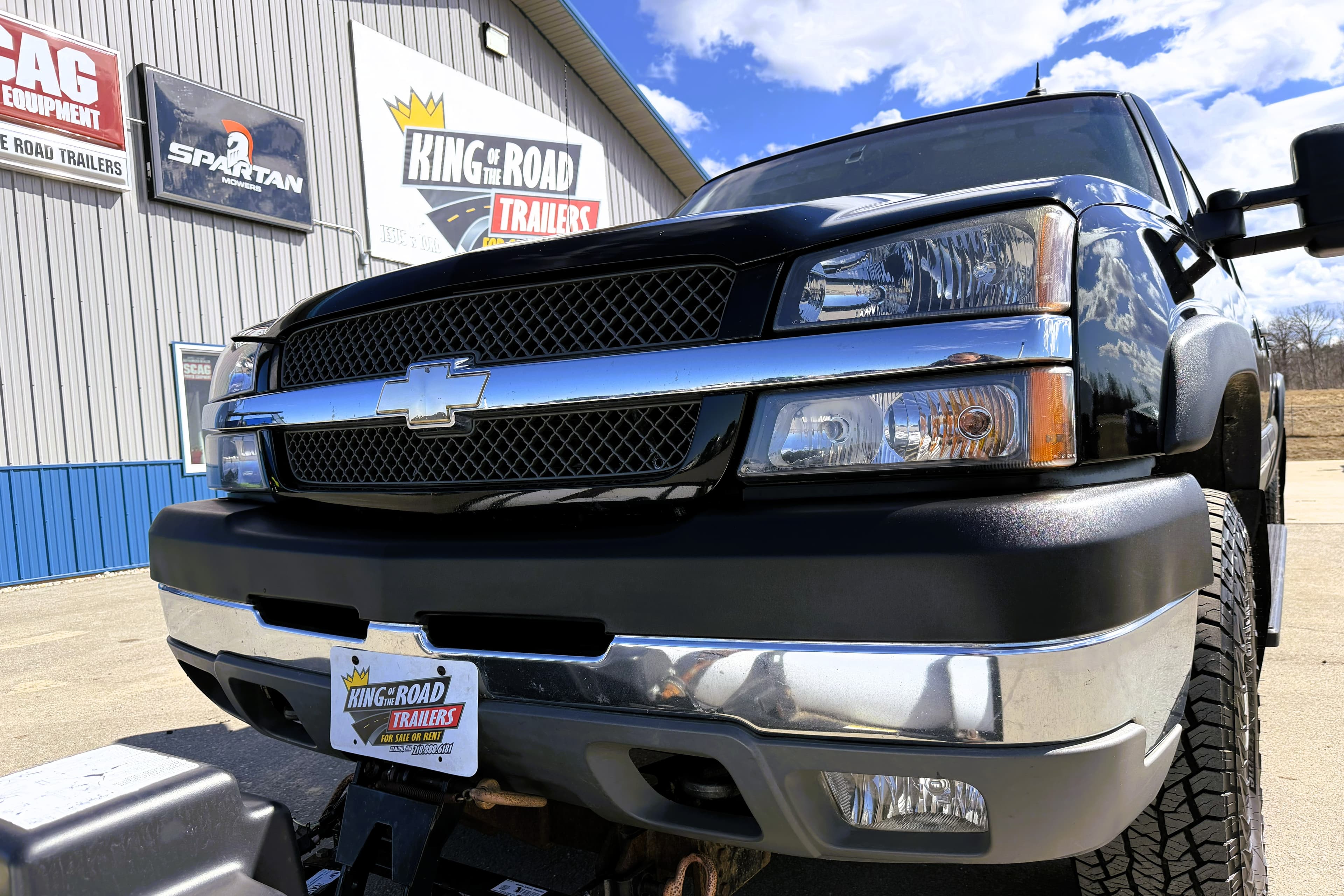 2004 Chevrolet Silverado 2500HD LT view 2