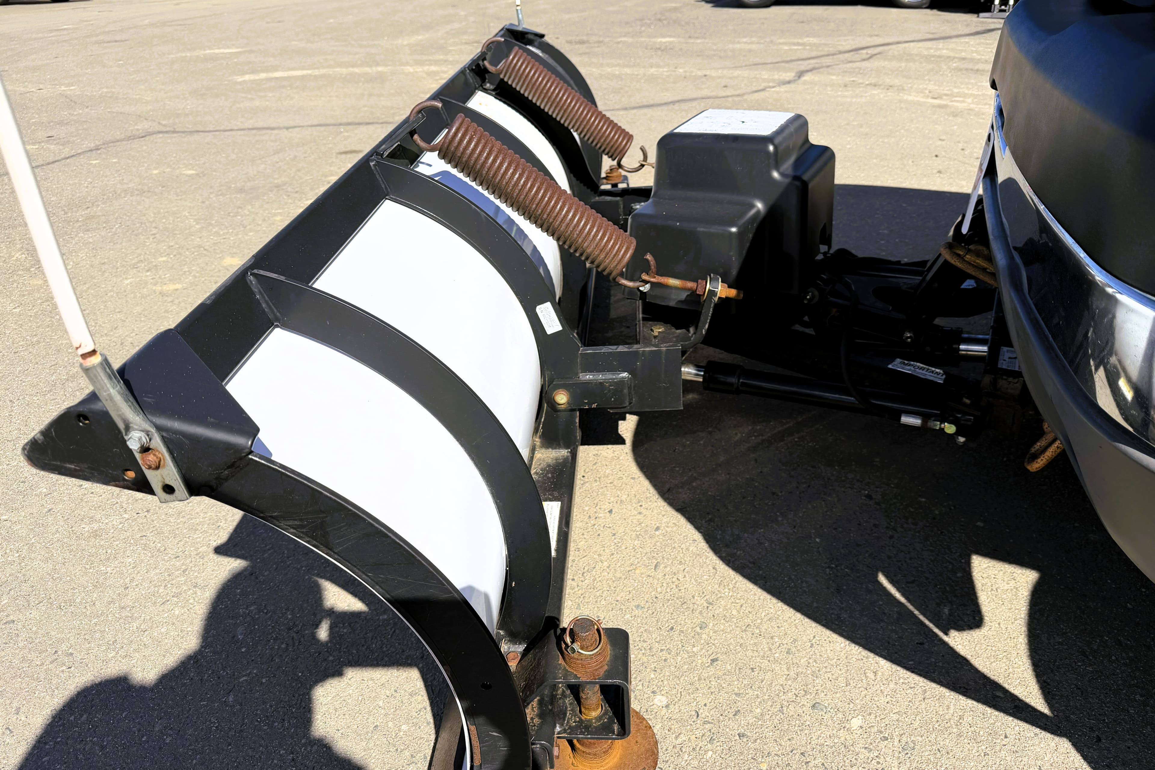 2004 Chevrolet Silverado 2500HD LT view 16