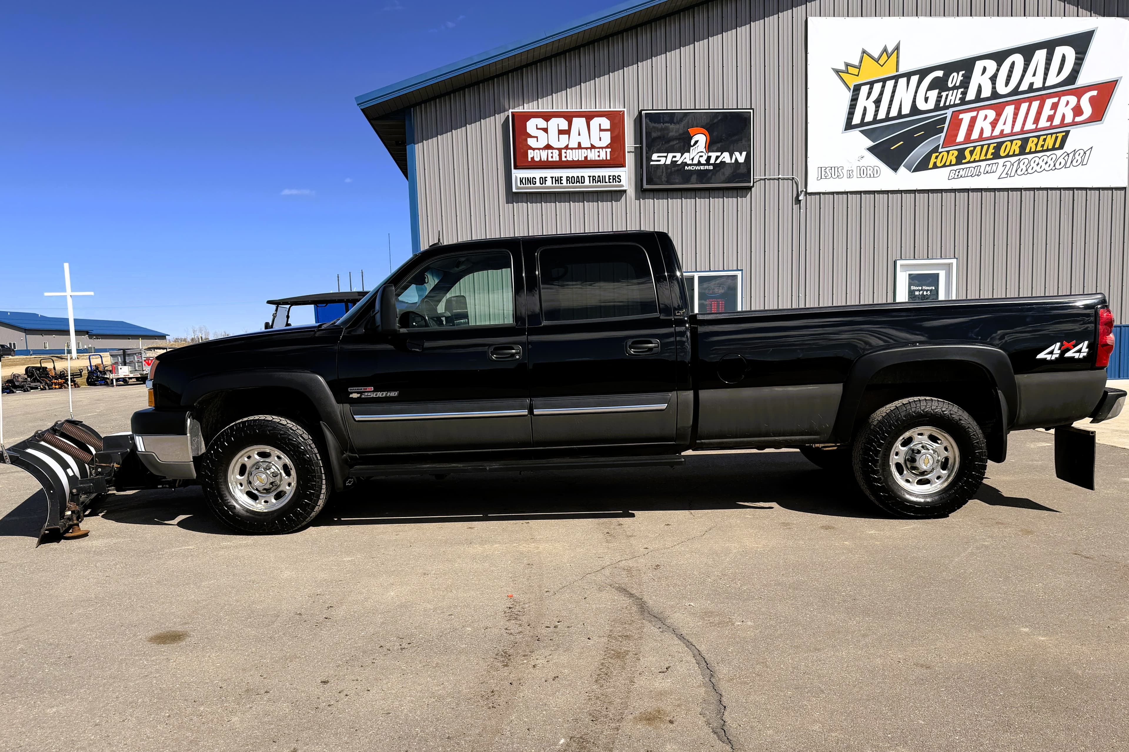 2004 Chevrolet Silverado 2500HD LT view 12