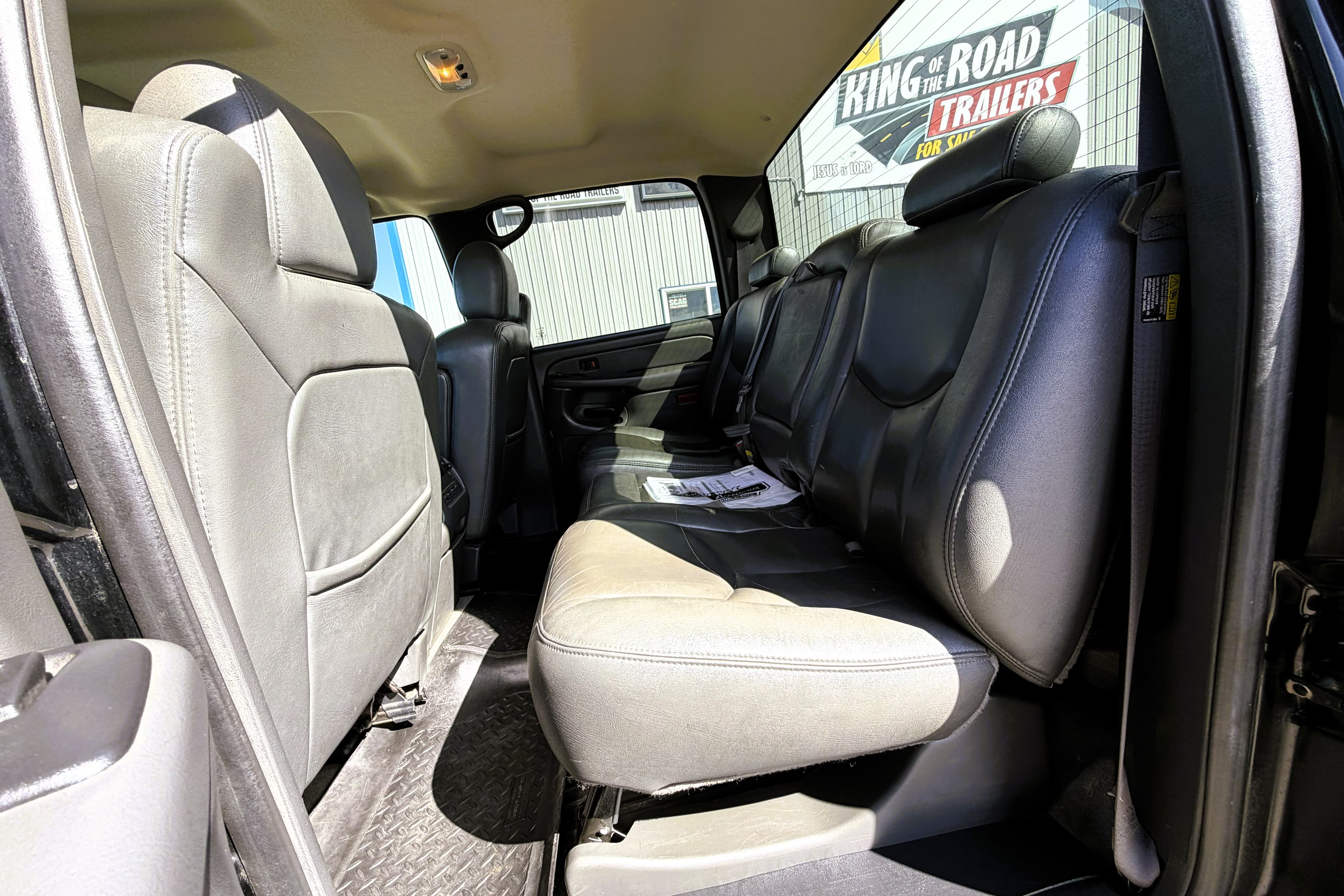 2004 Chevrolet Silverado 2500HD LT view 24