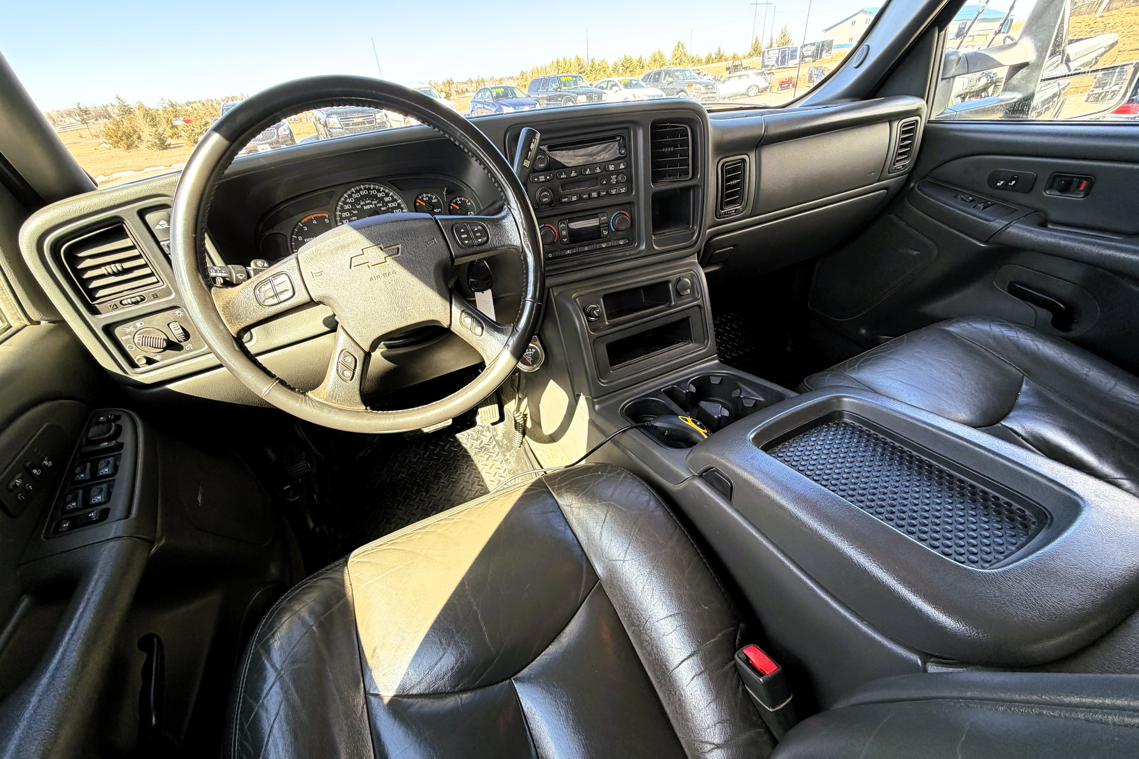 2004 Chevrolet Silverado 2500HD LT view 19