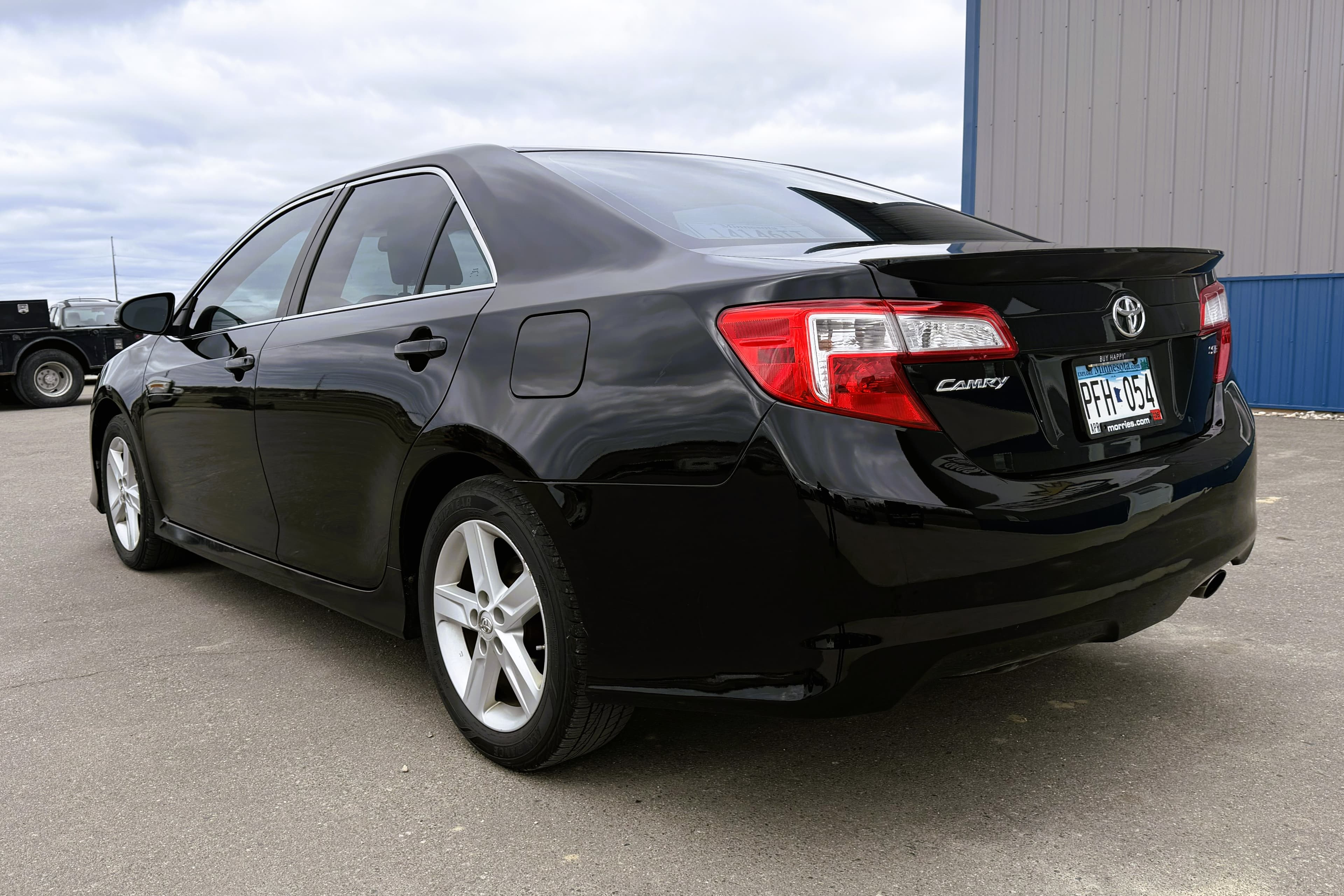 2013 Toyota Camry view 6