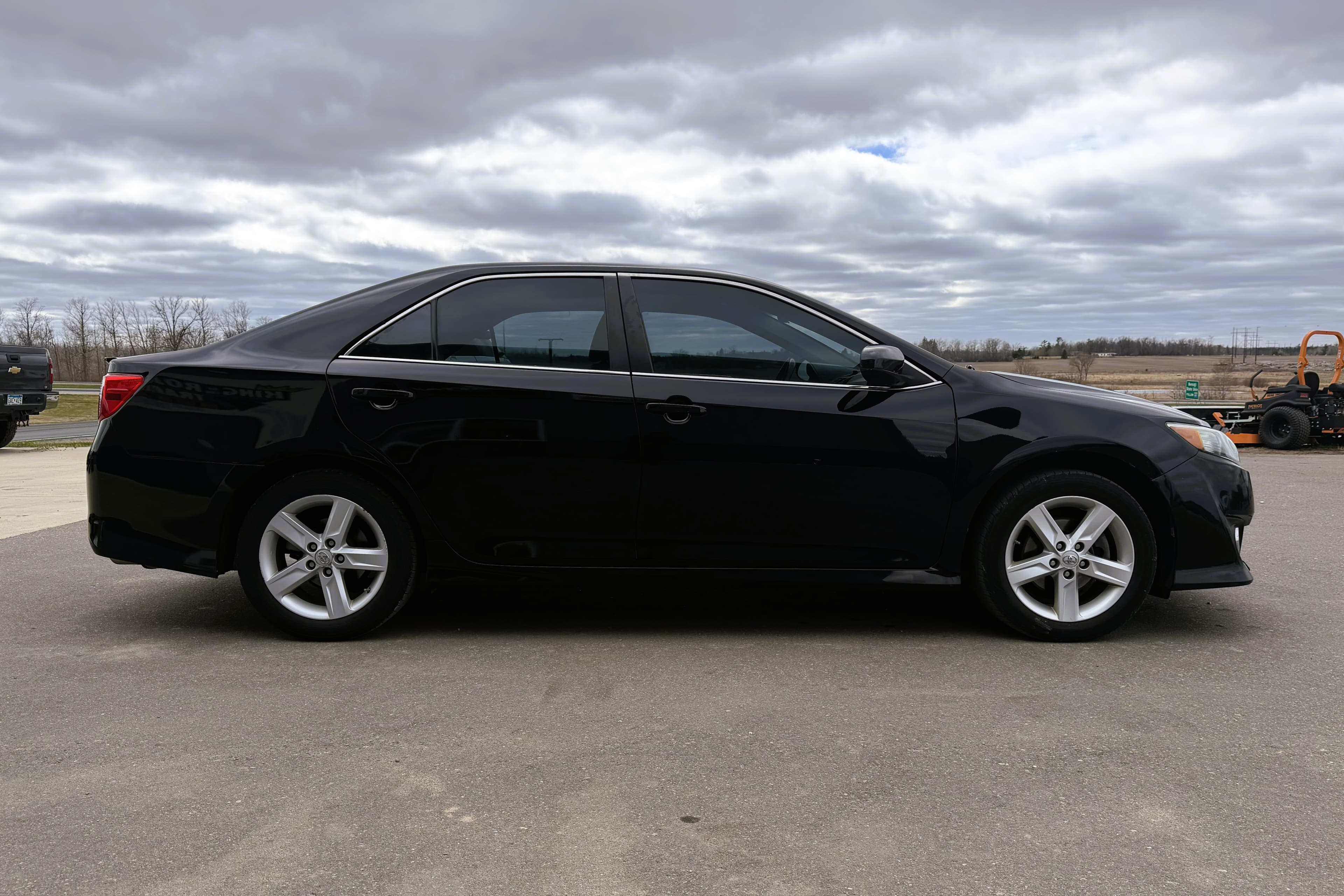 2013 Toyota Camry view 9