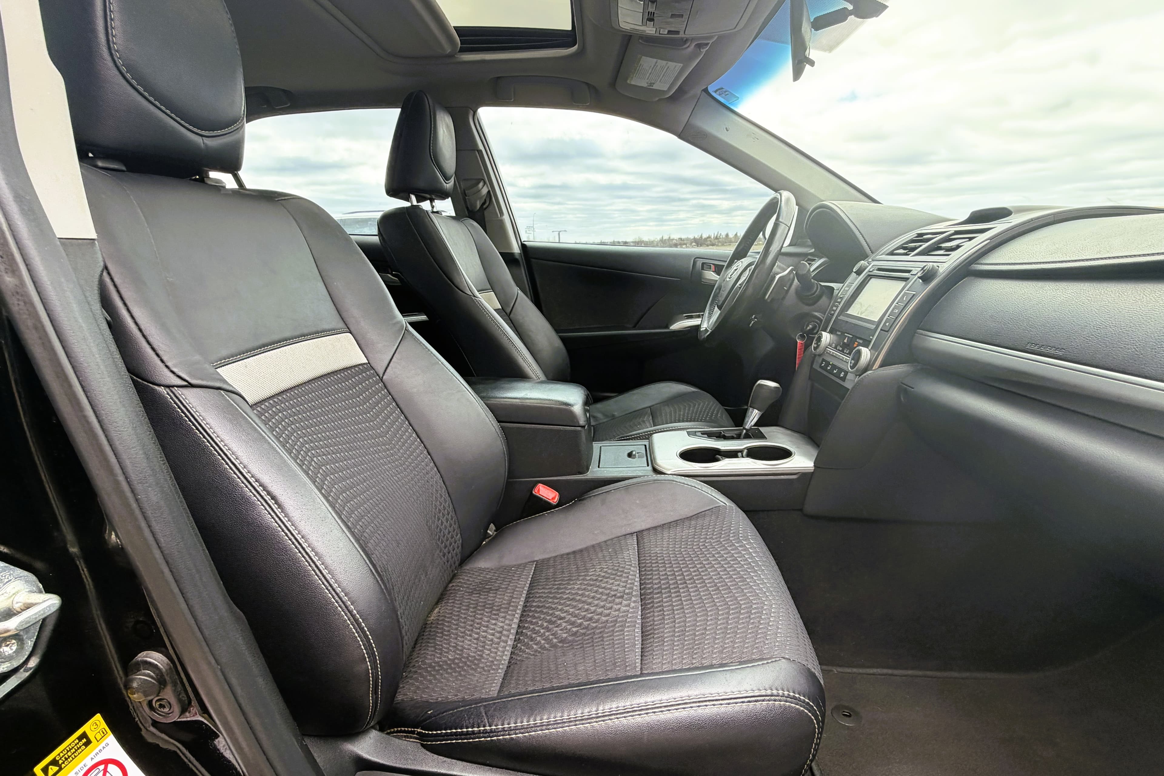 2013 Toyota Camry view 15