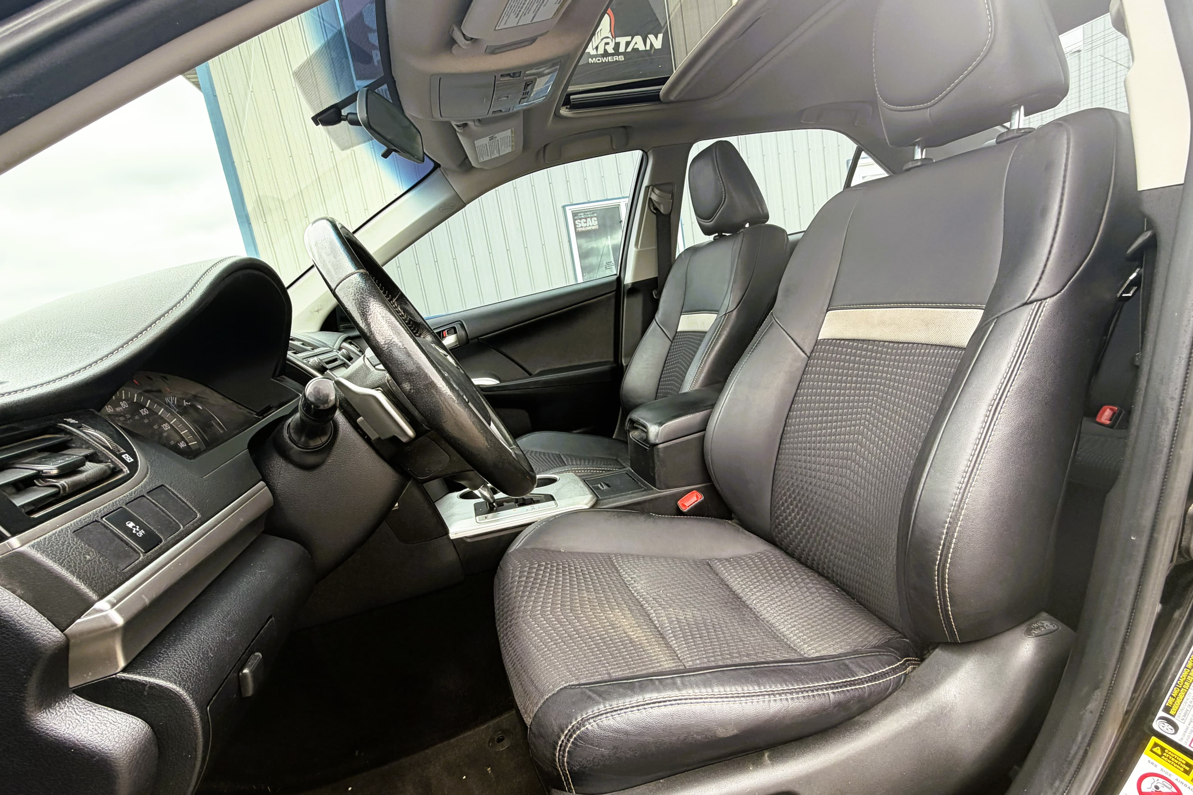 2013 Toyota Camry view 10