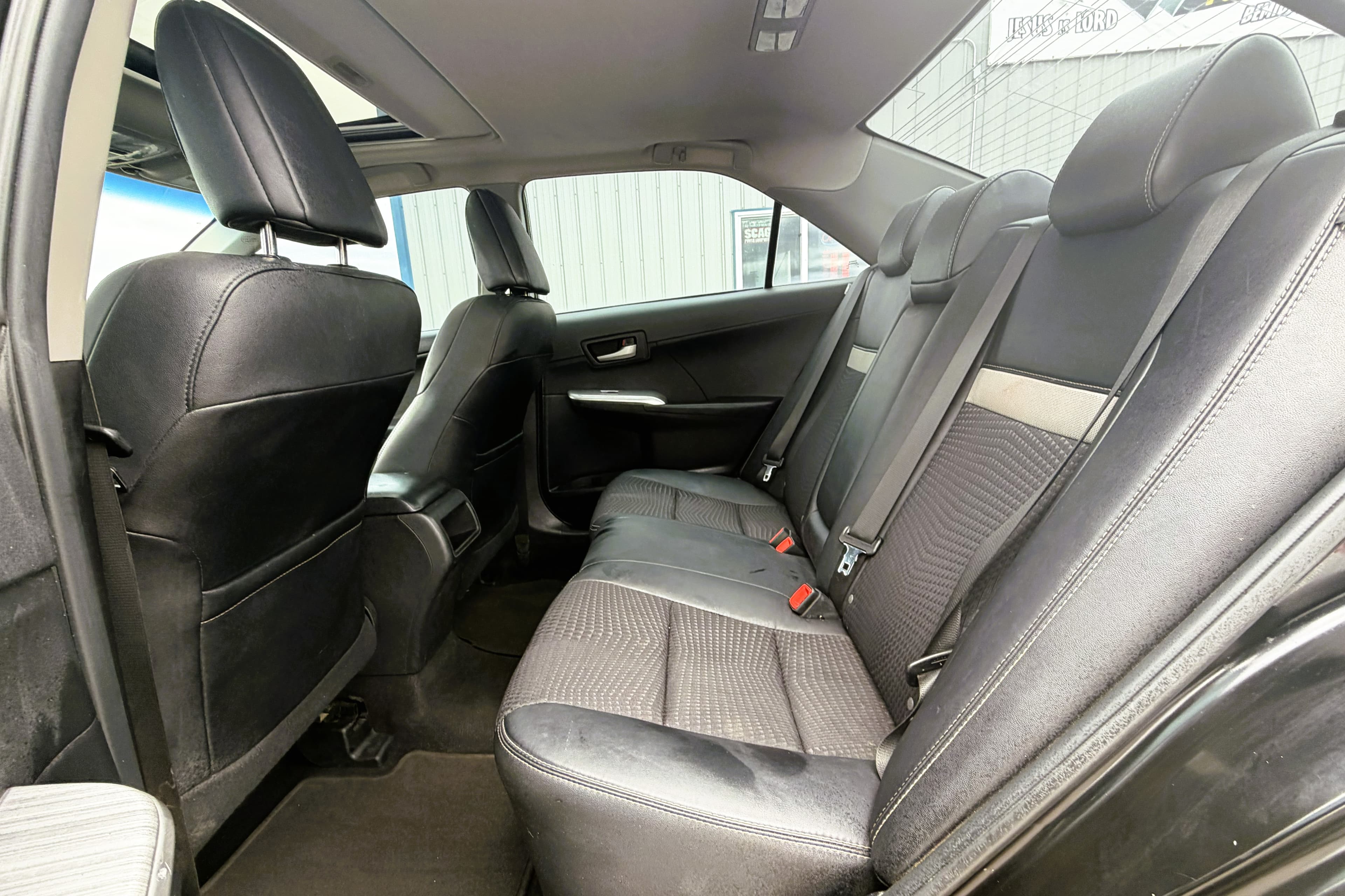 2013 Toyota Camry view 12