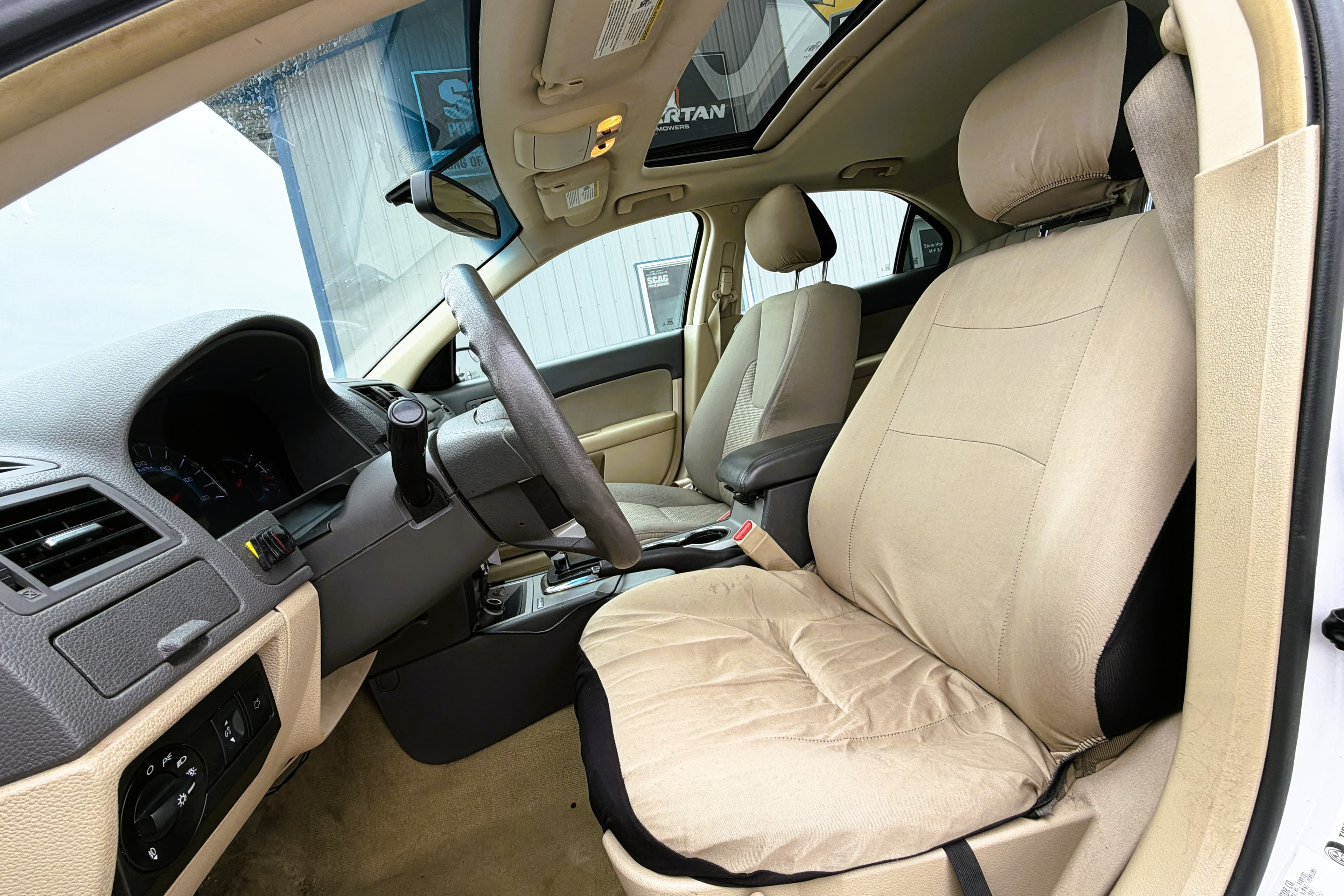 2012 Ford Fusion SE view 10