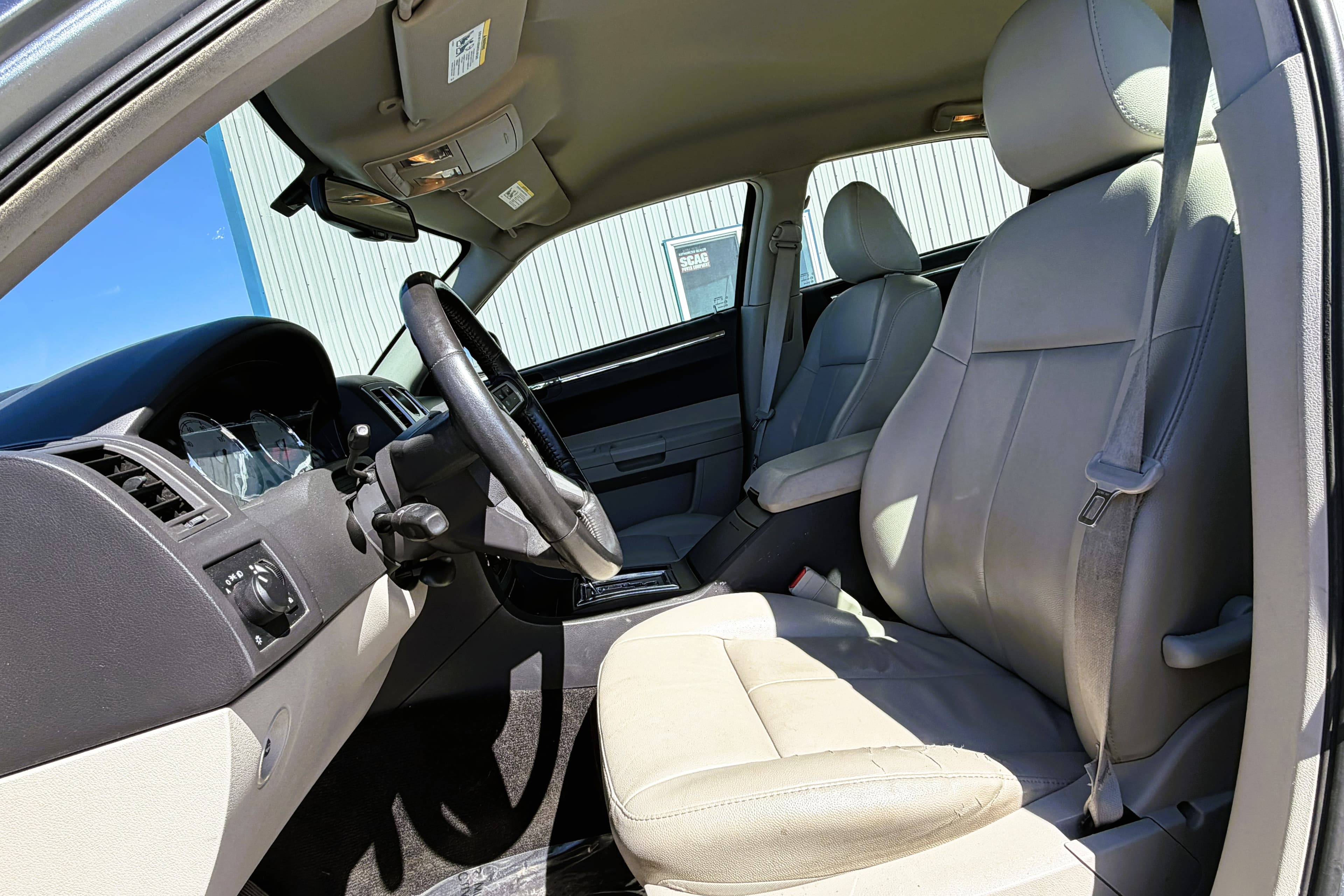 2007 Chrysler 300 Limited view 10