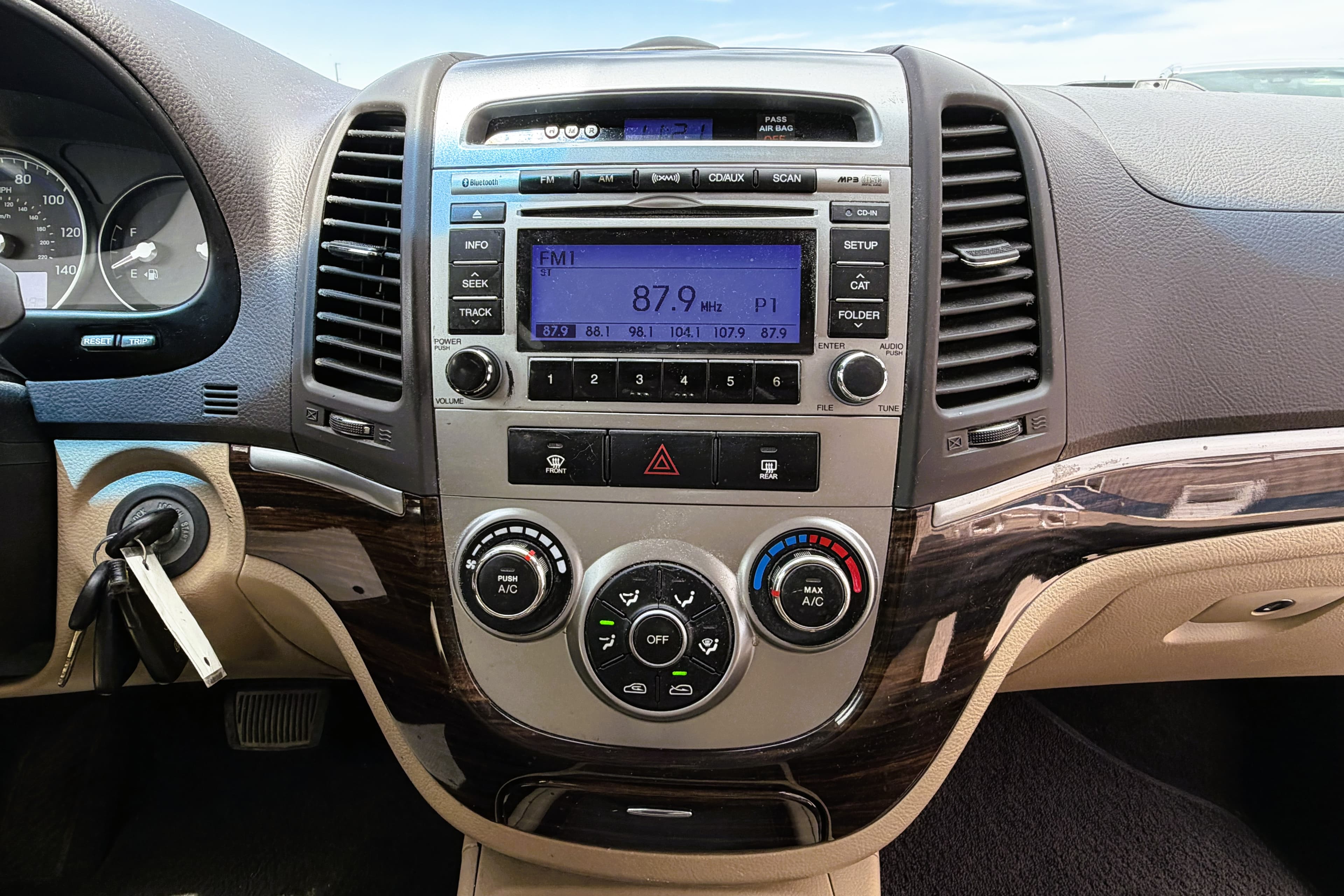 2011 Hyundai Santa Fe view 12