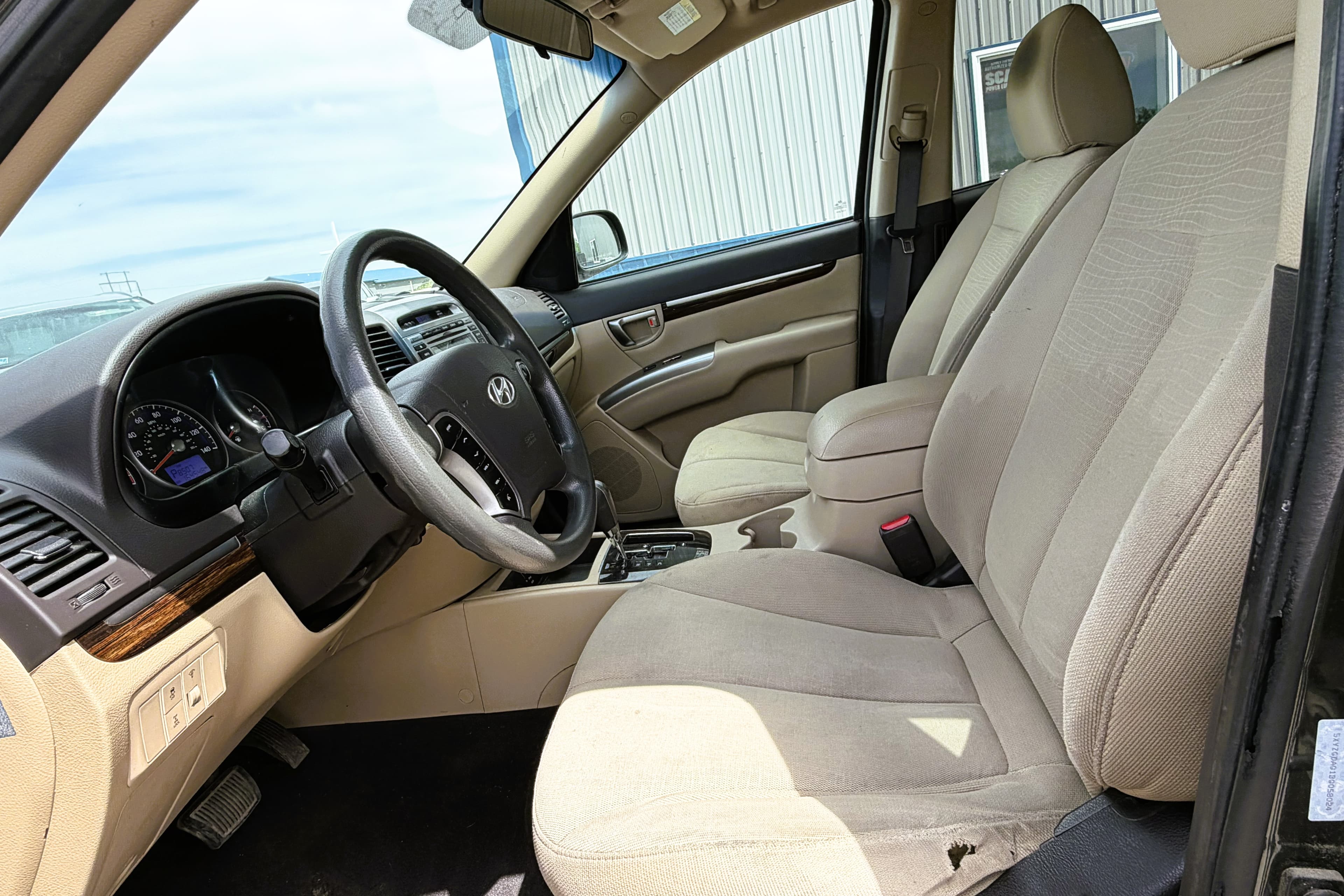 2011 Hyundai Santa Fe view 8