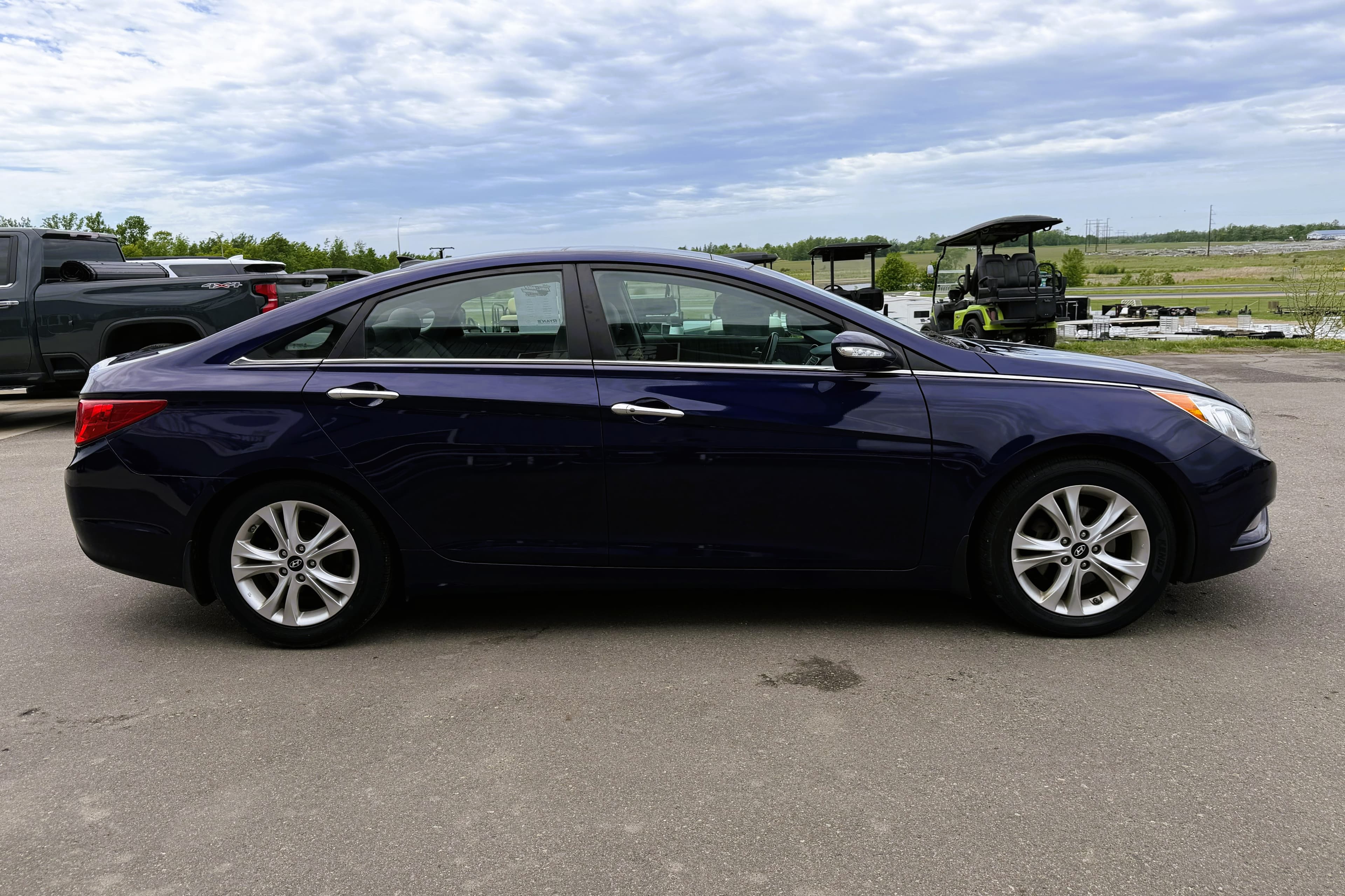 2013 Hyundai Sonata view 9