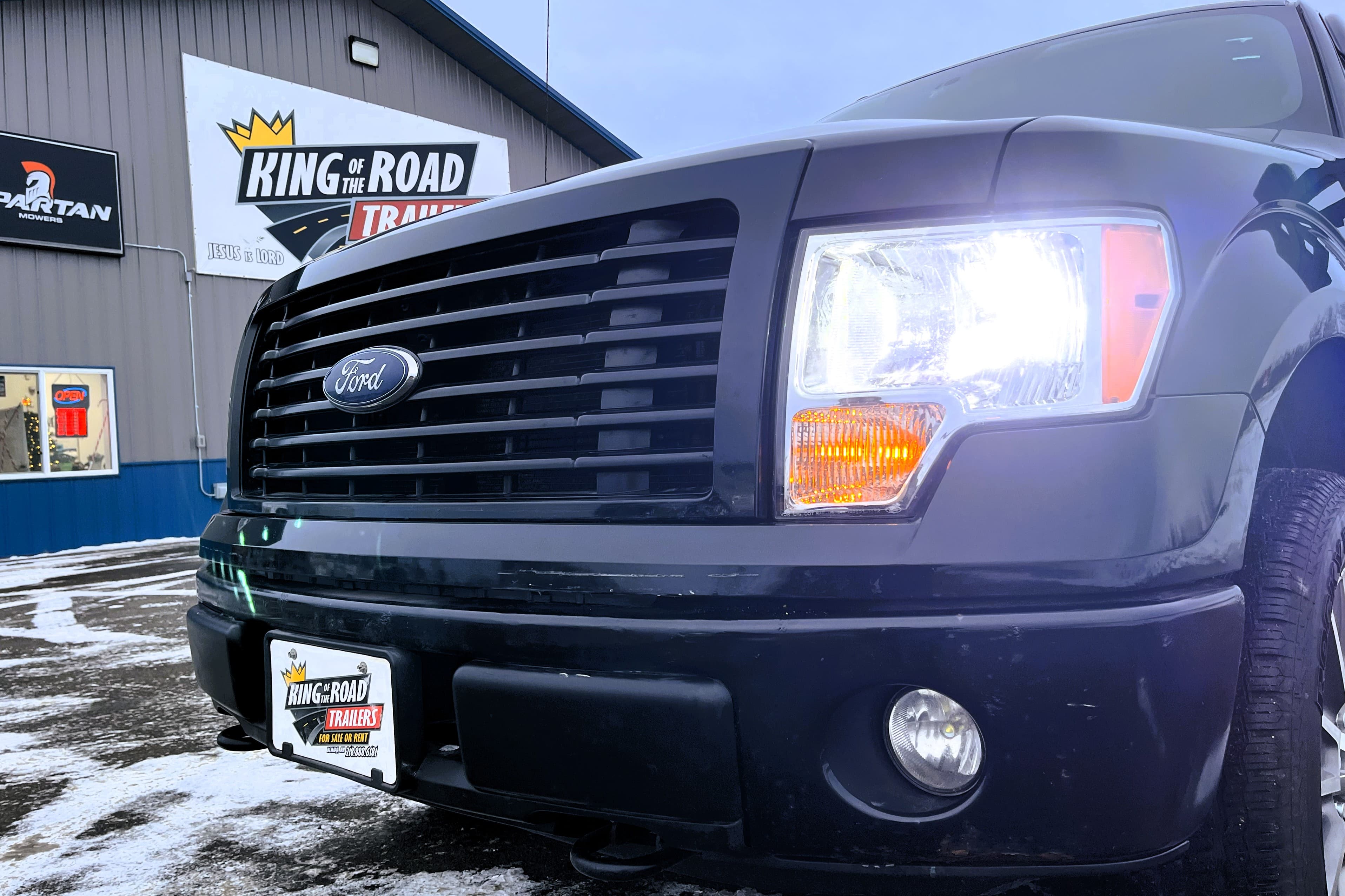 2011 Ford F150 view 4