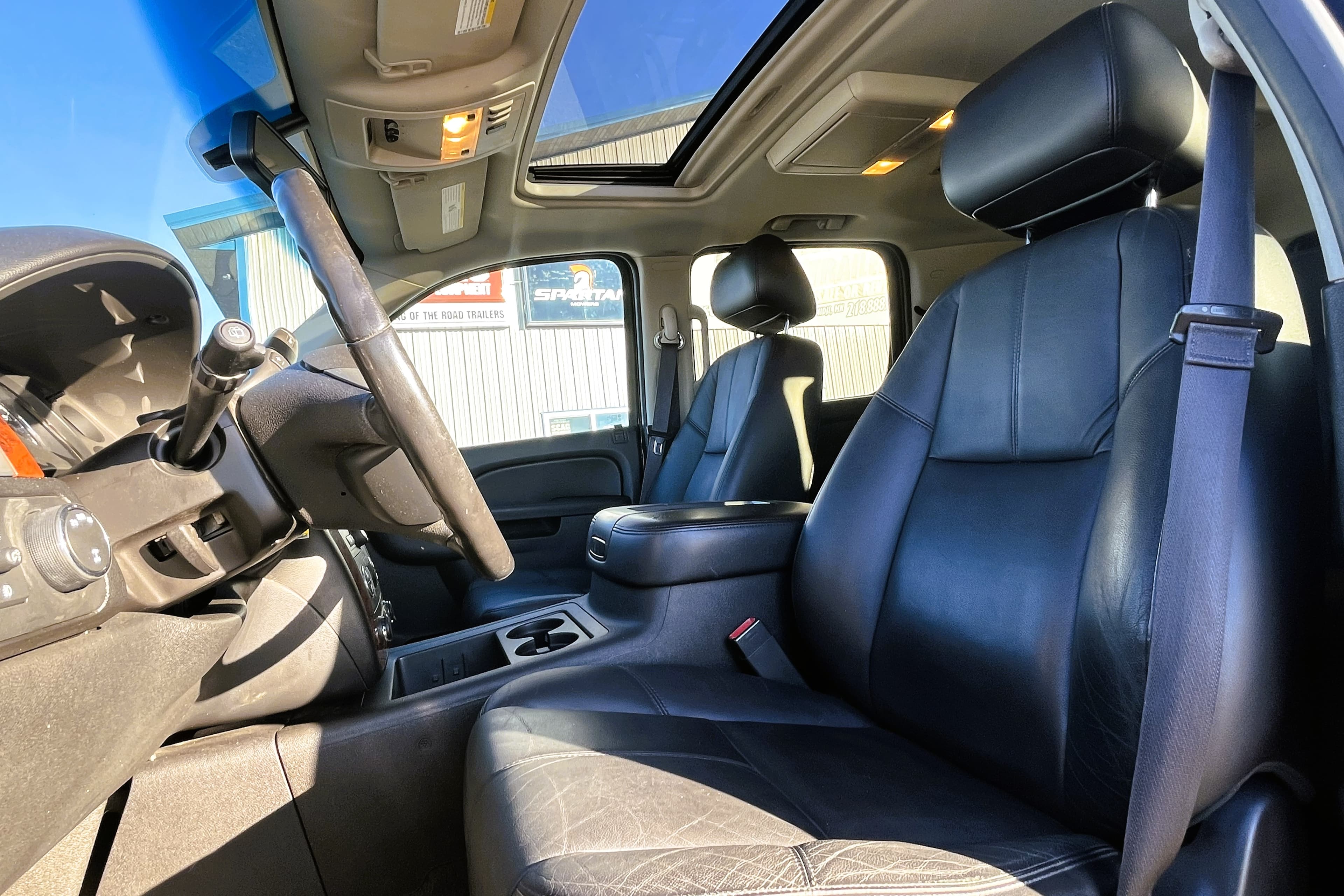 2014 Chevy Suburban view 13