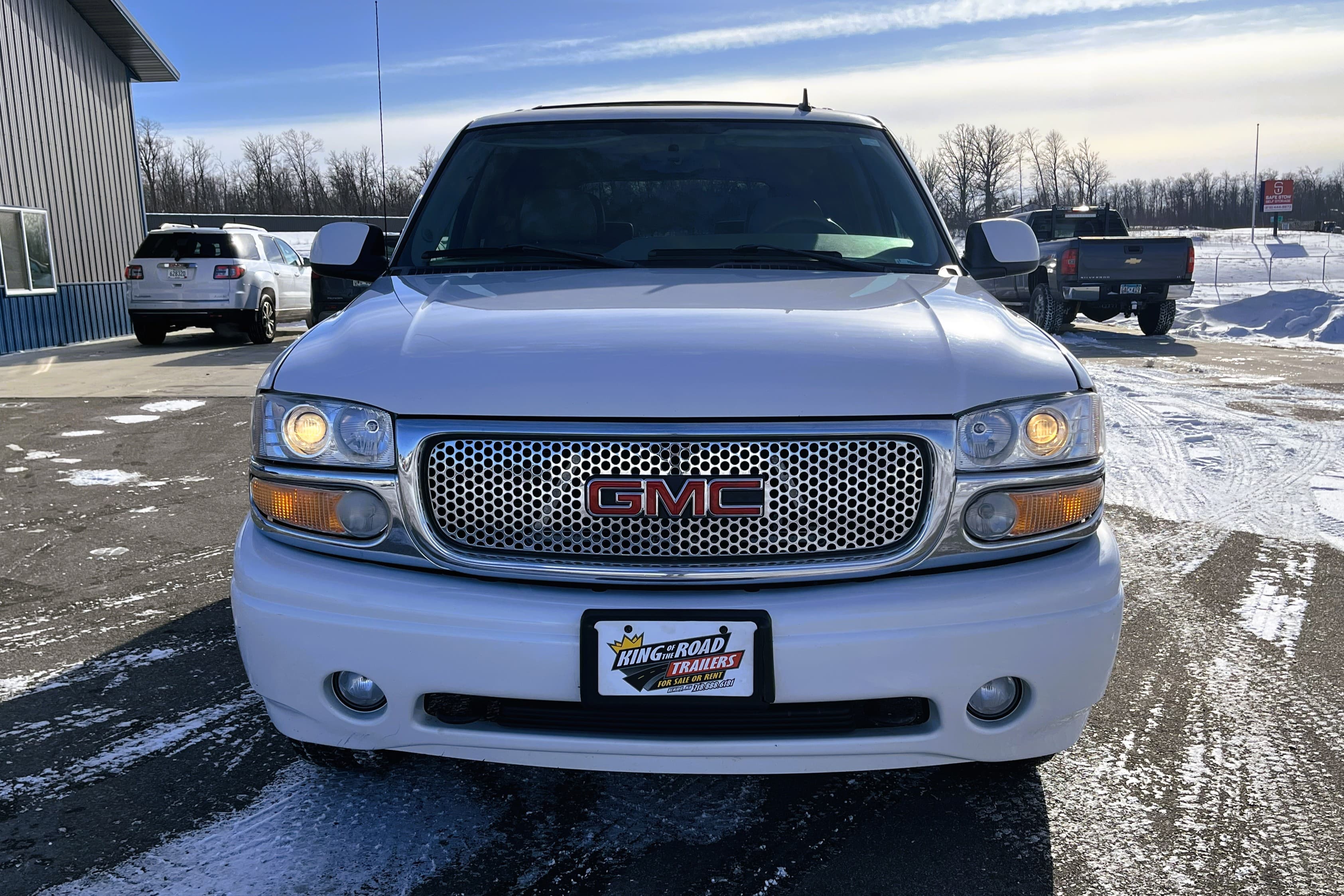 2006 GMC Yukon view 3