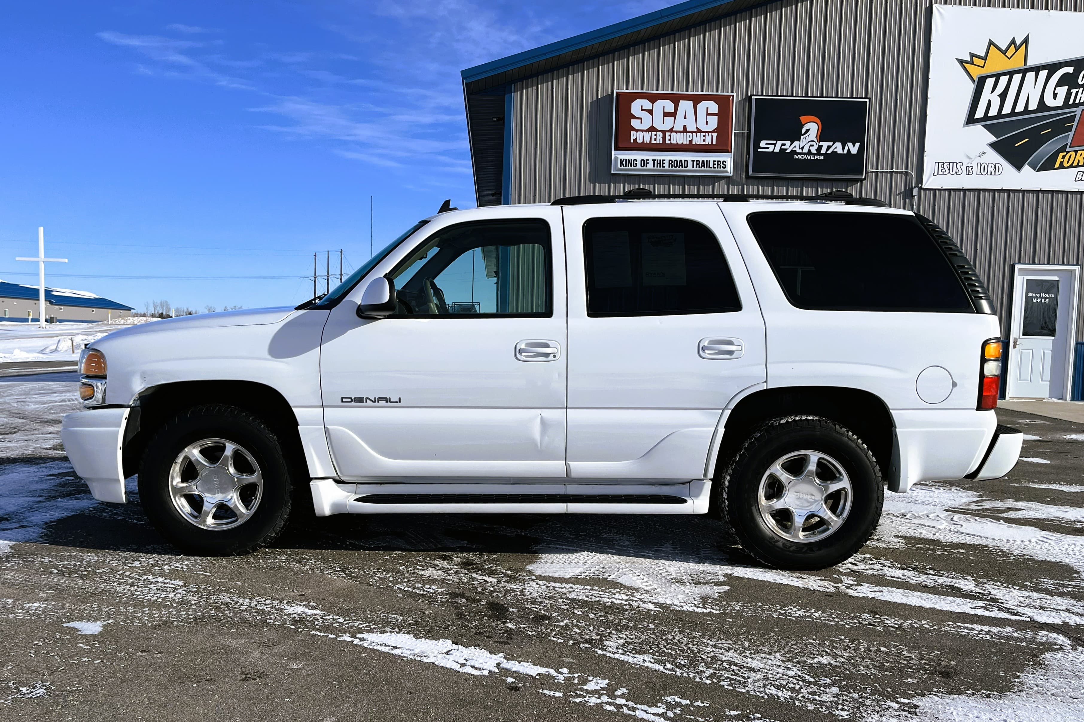 2006 GMC Yukon view 4