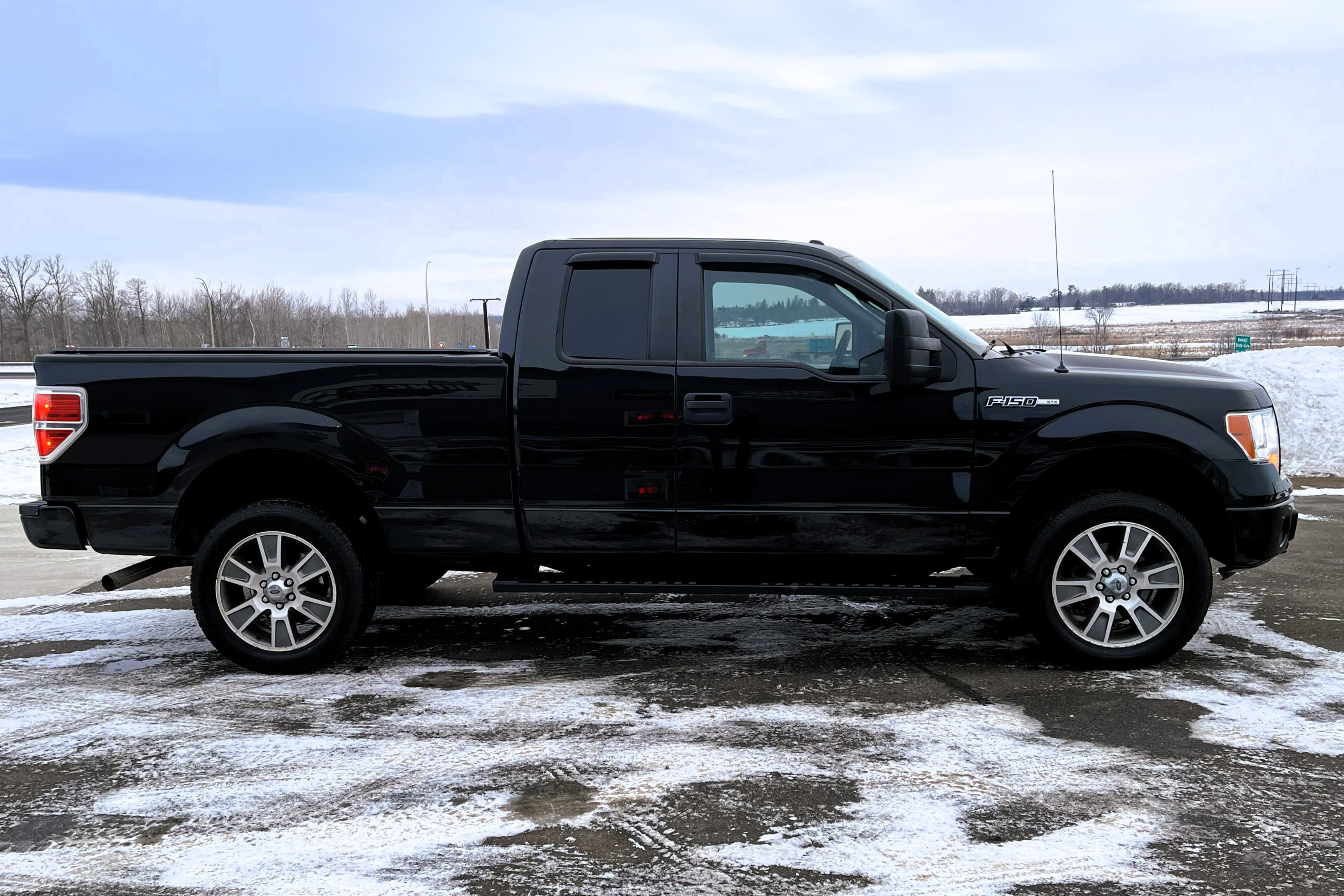 2011 Ford F150 view 6