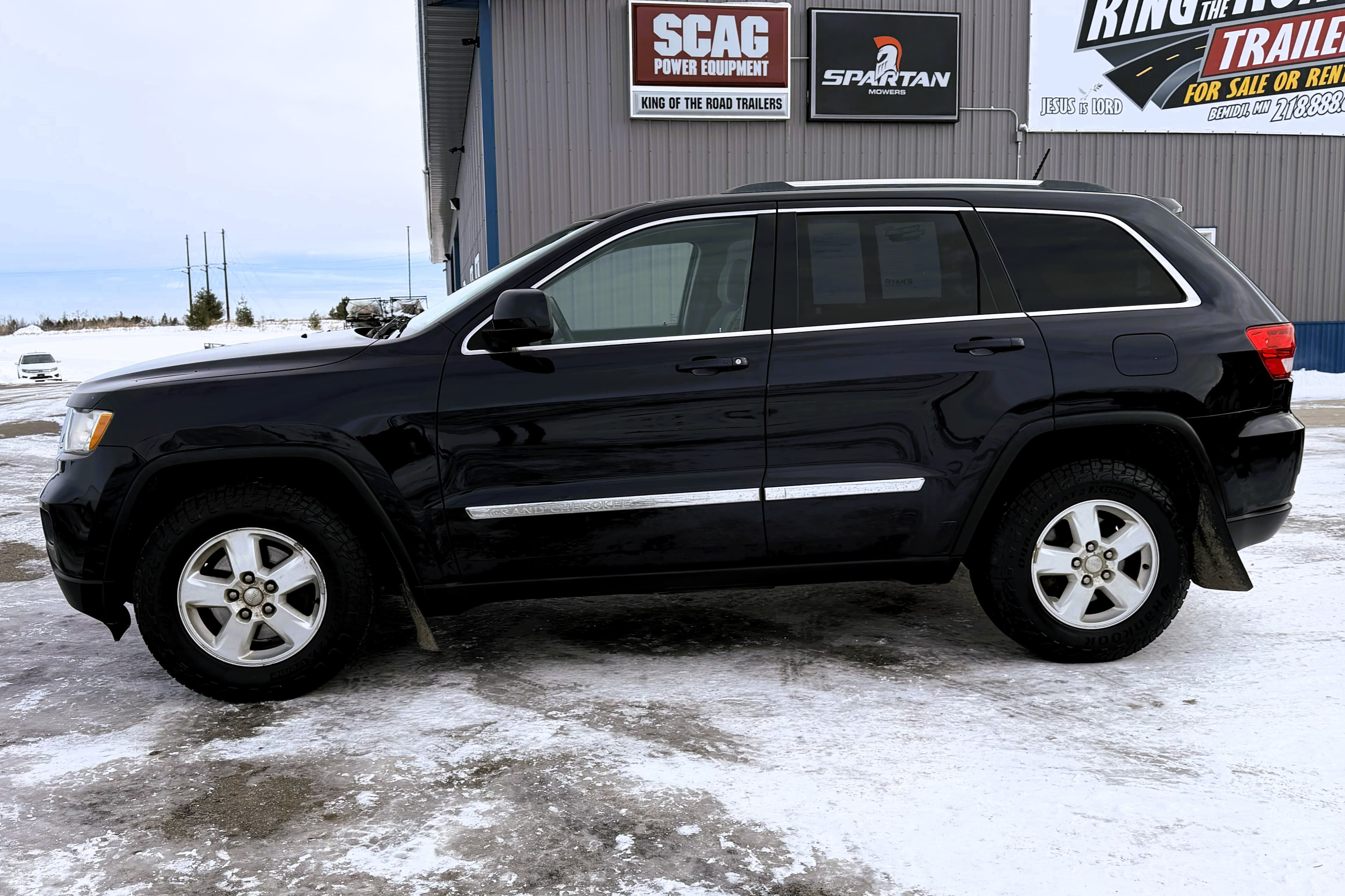2011 Jeep Grand Cherokee view 4