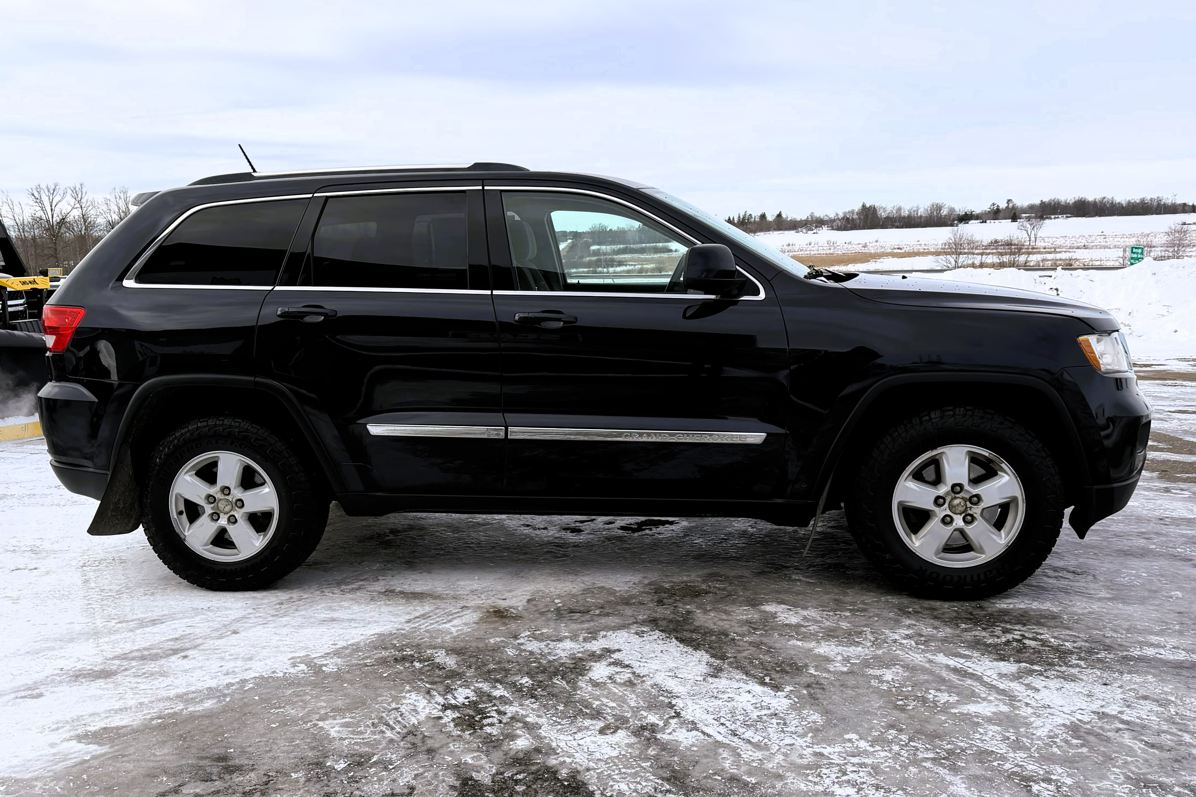 2011 Jeep Grand Cherokee view 8