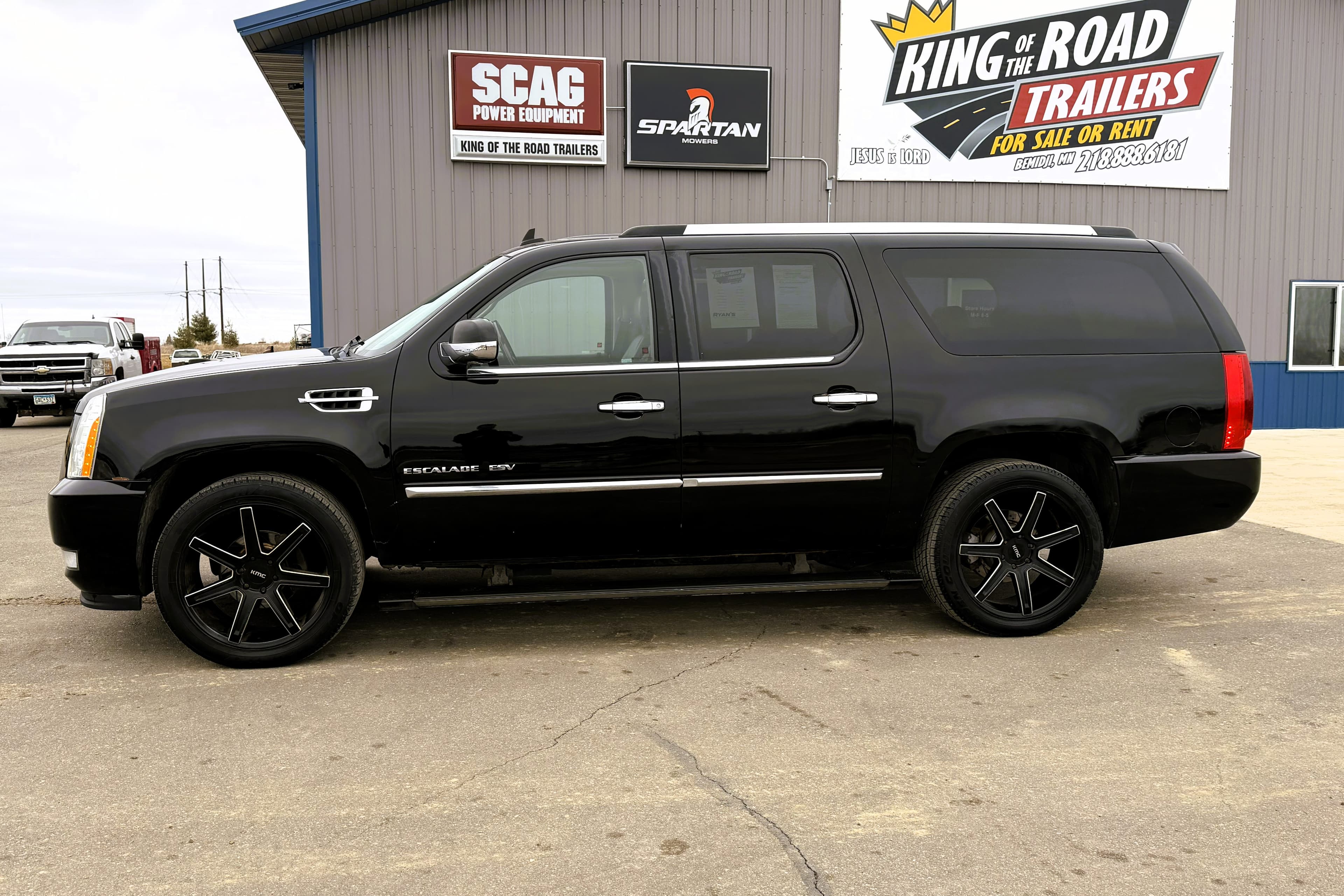 2011 Cadillac Escalade ESV view 4